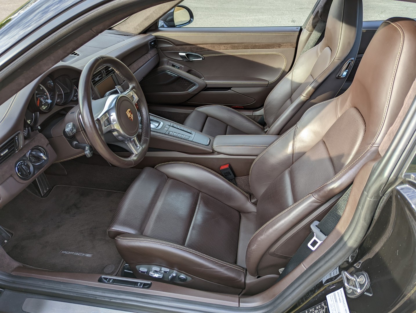 PORSCHE 911 Turbo S PDK-image-4