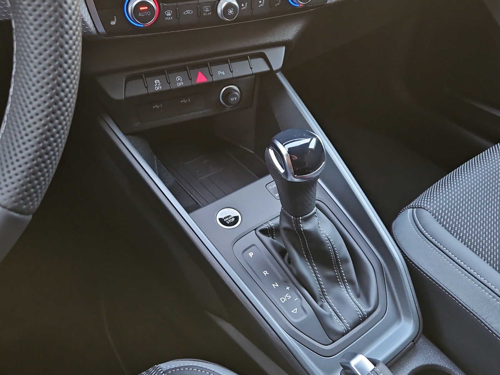 AUDI A1 Sportback 30 TFSI S Line Attraction S-tronic-image-12