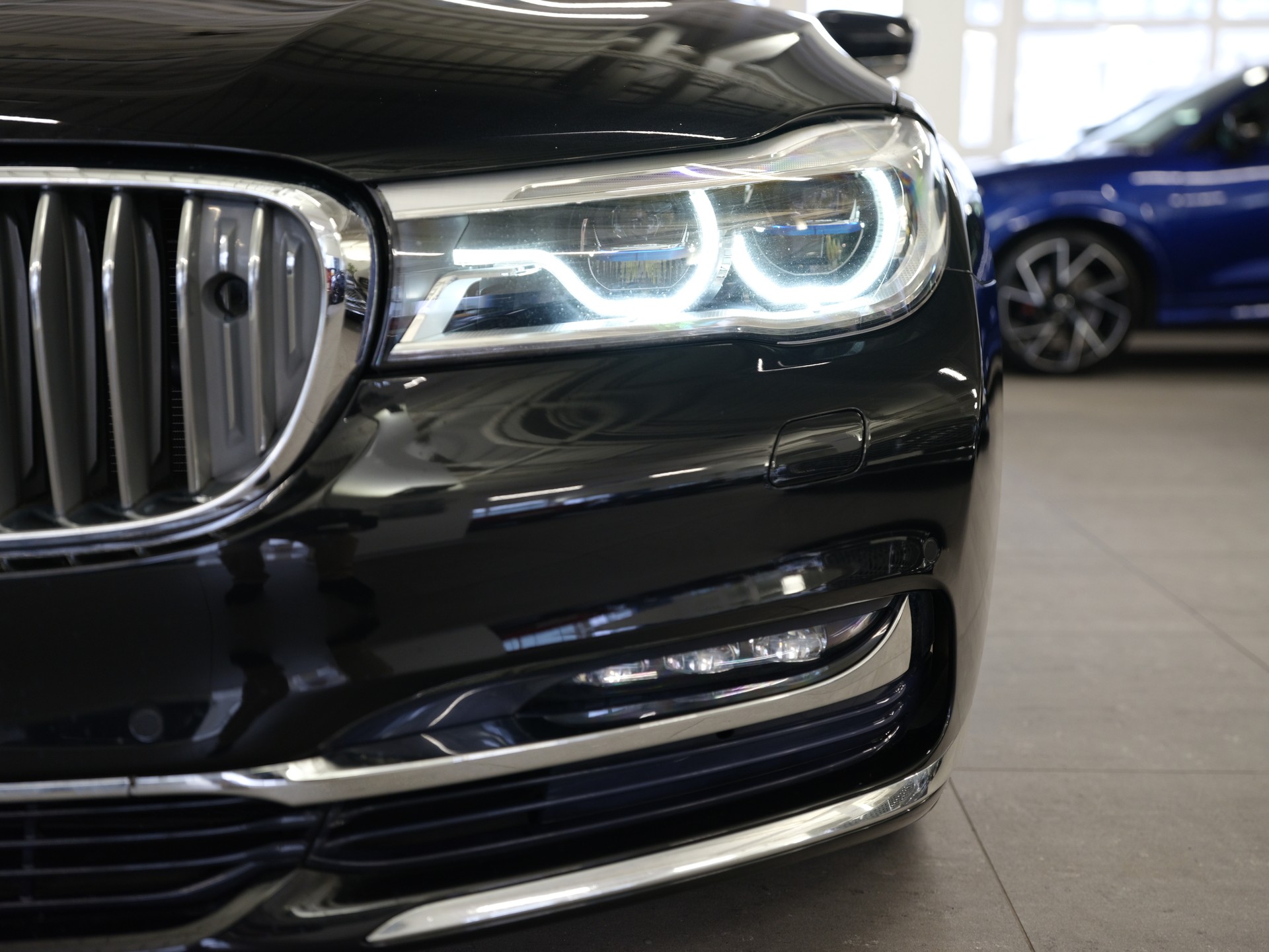 BMW 750i xDrive Steptronic *Driving Assistant plus* *Bowers & Wilkins*-image-10