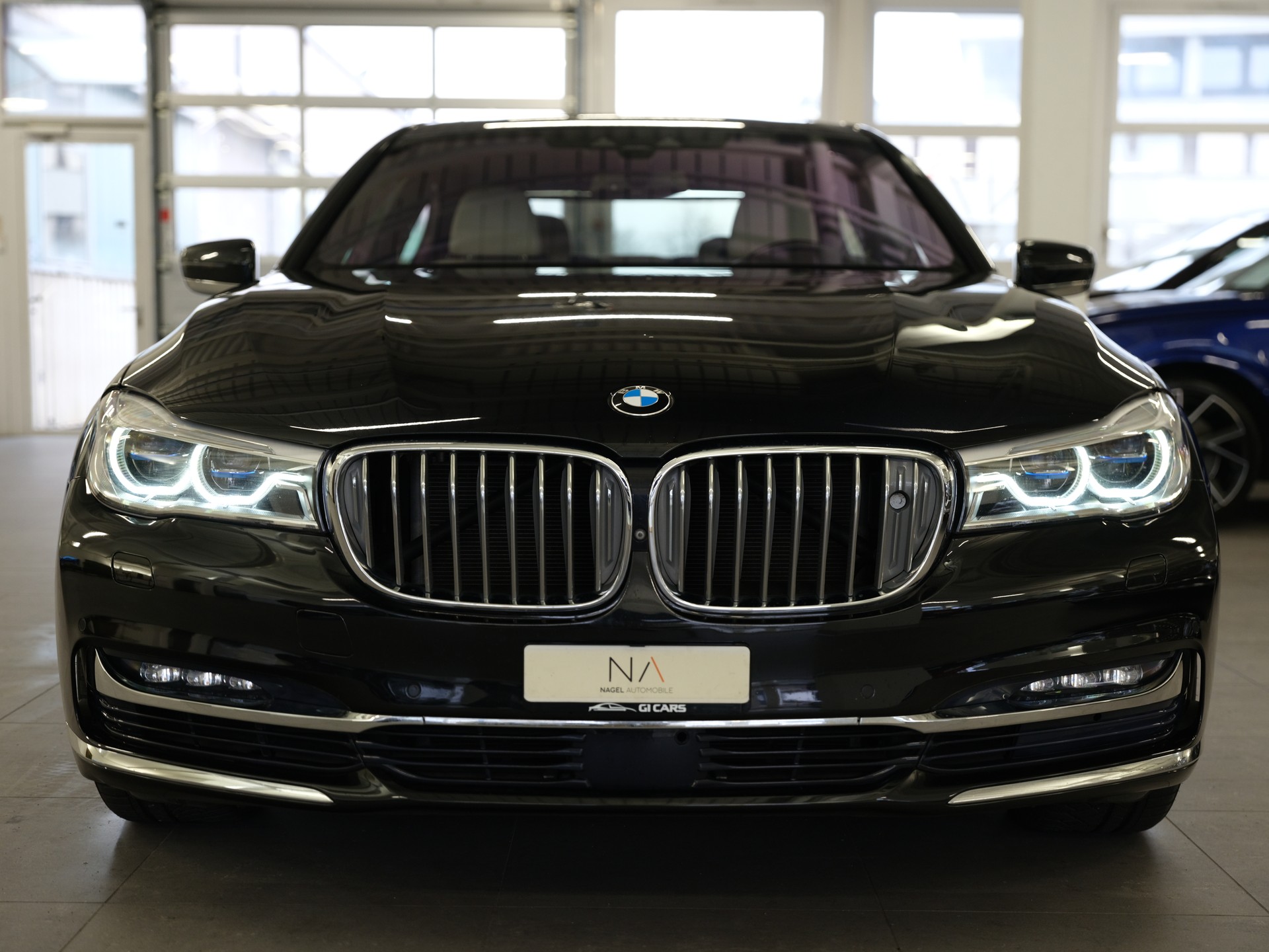 BMW 750i xDrive Steptronic *Driving Assistant plus* *Bowers & Wilkins*-image-2