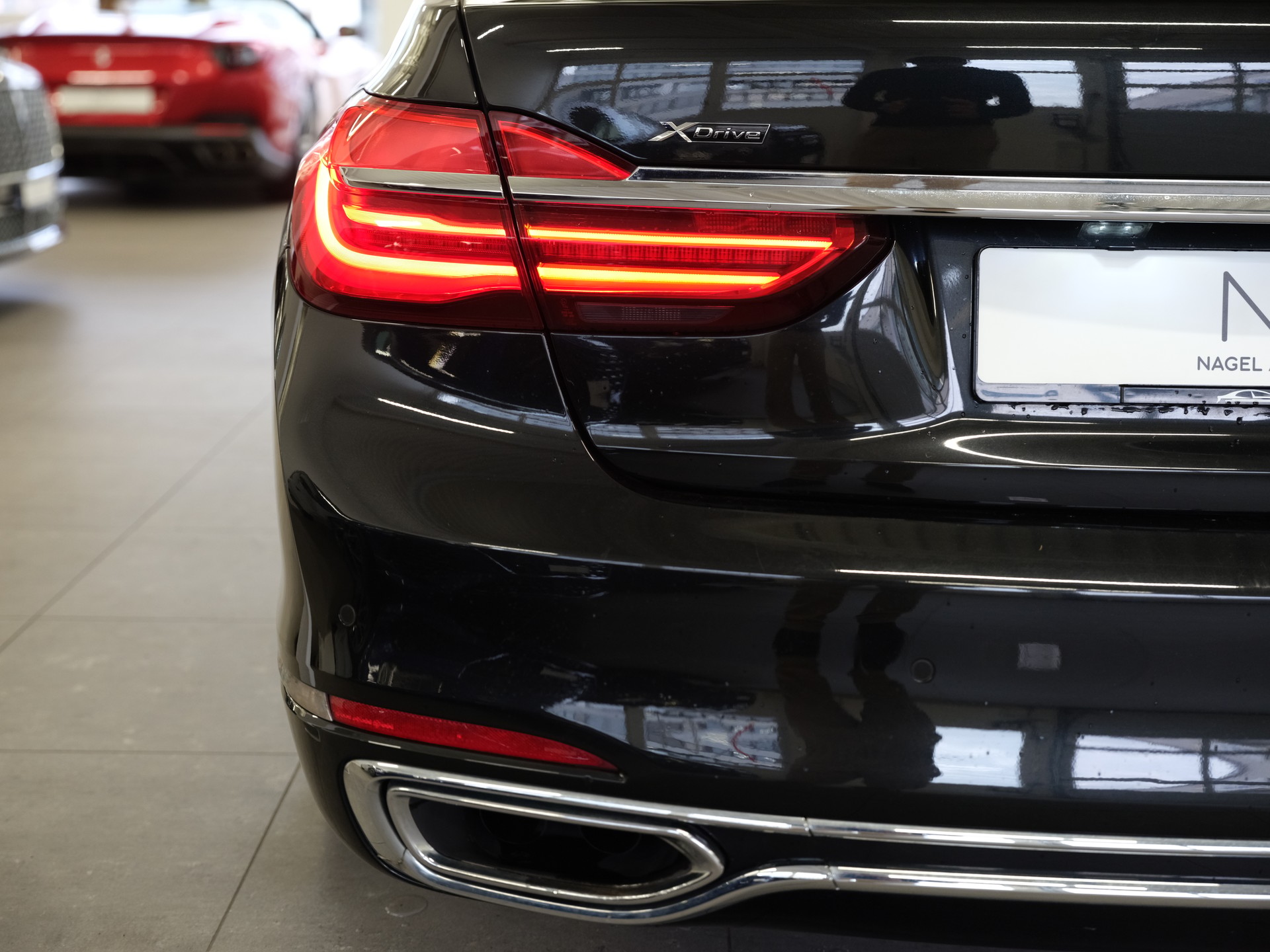 BMW 750i xDrive Steptronic *Driving Assistant plus* *Bowers & Wilkins*-image-13