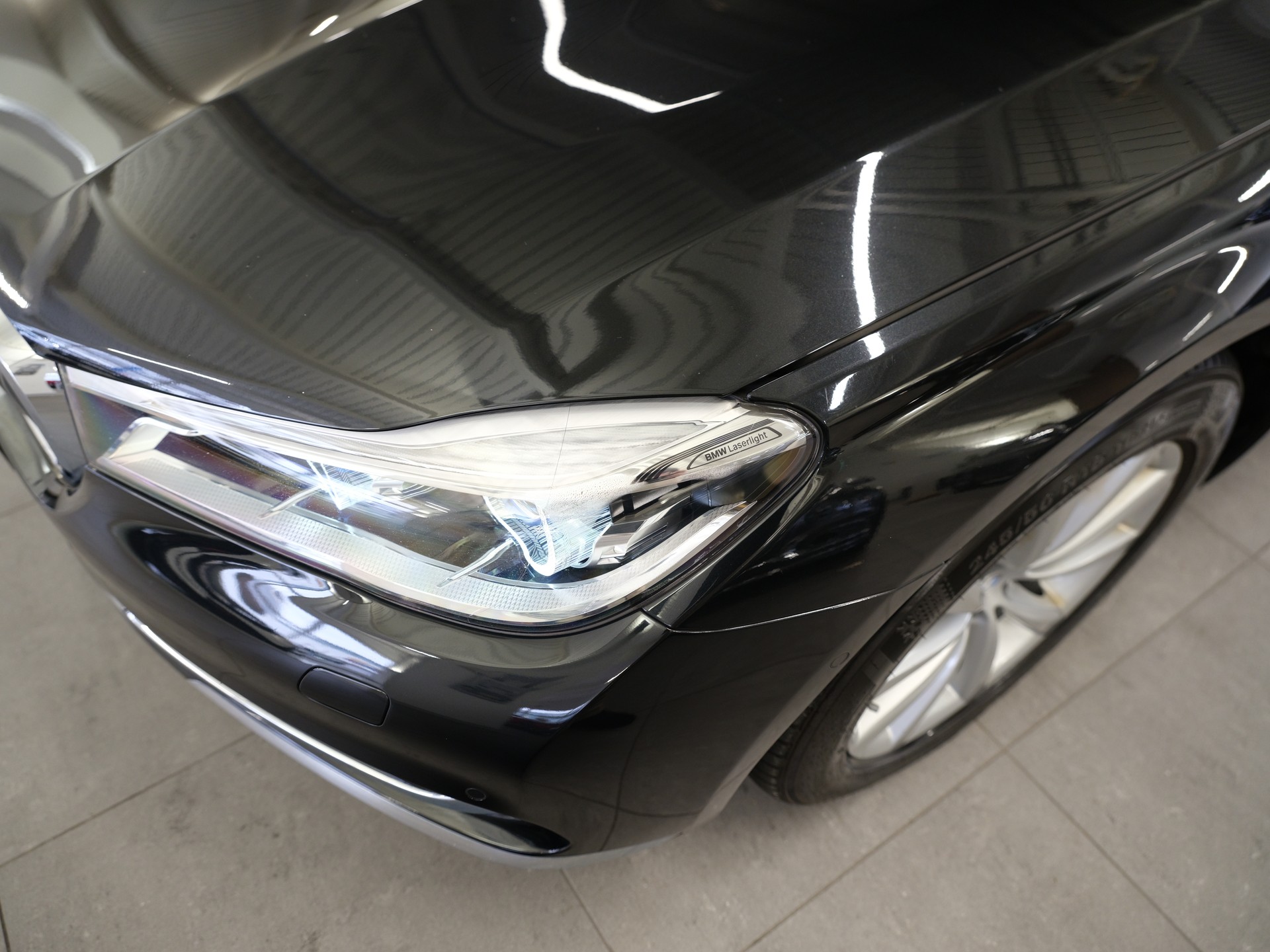 BMW 750i xDrive Steptronic *Driving Assistant plus* *Bowers & Wilkins*-image-12