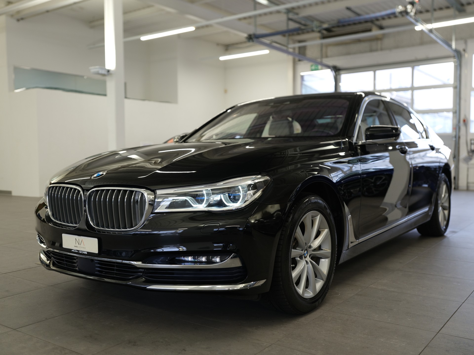 BMW 750i xDrive Steptronic *Driving Assistant plus* *Bowers & Wilkins*-image-3