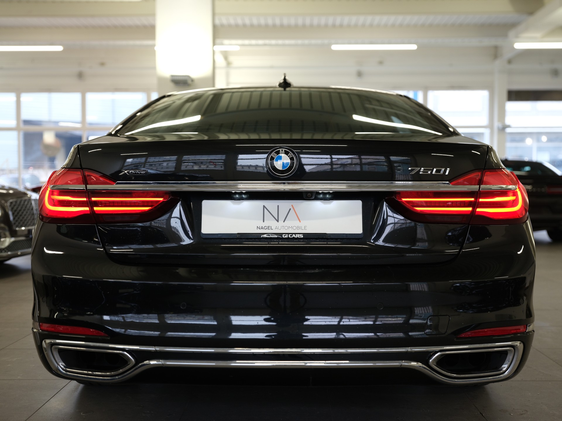 BMW 750i xDrive Steptronic *Driving Assistant plus* *Bowers & Wilkins*-image-5