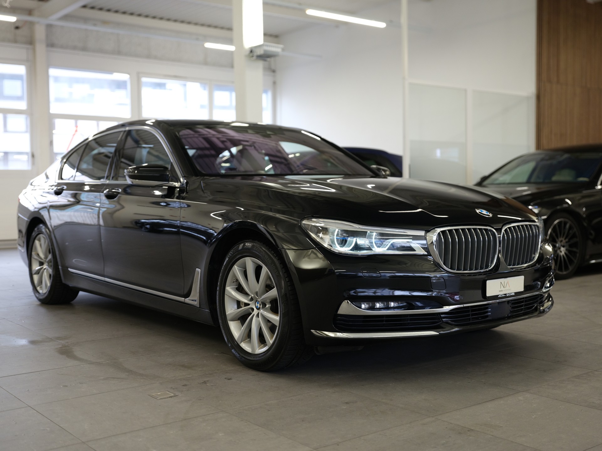 BMW 750i xDrive Steptronic *Driving Assistant plus* *Bowers & Wilkins*-image-1