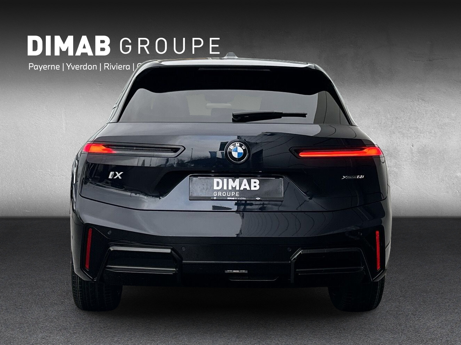 BMW iX xDrive60 M Sport Pro-showroom-element-3