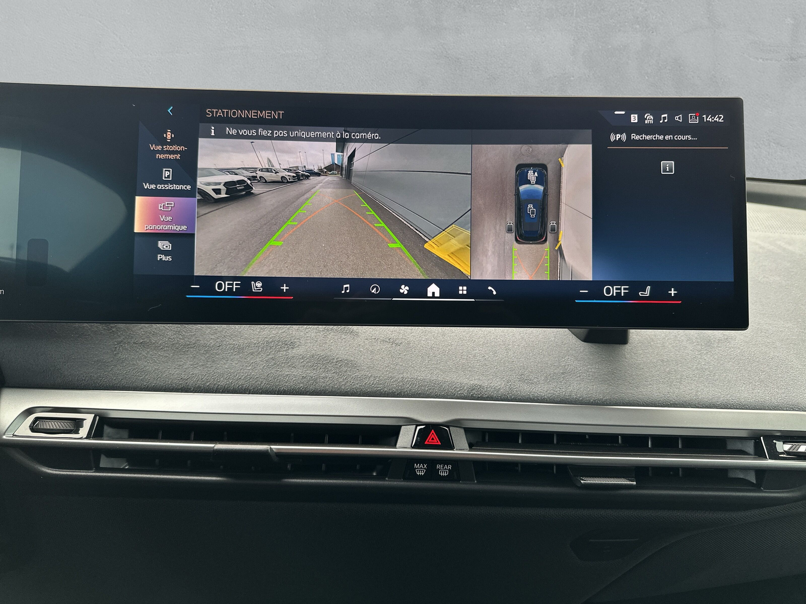 BMW iX xDrive60 M Sport Pro-image-14