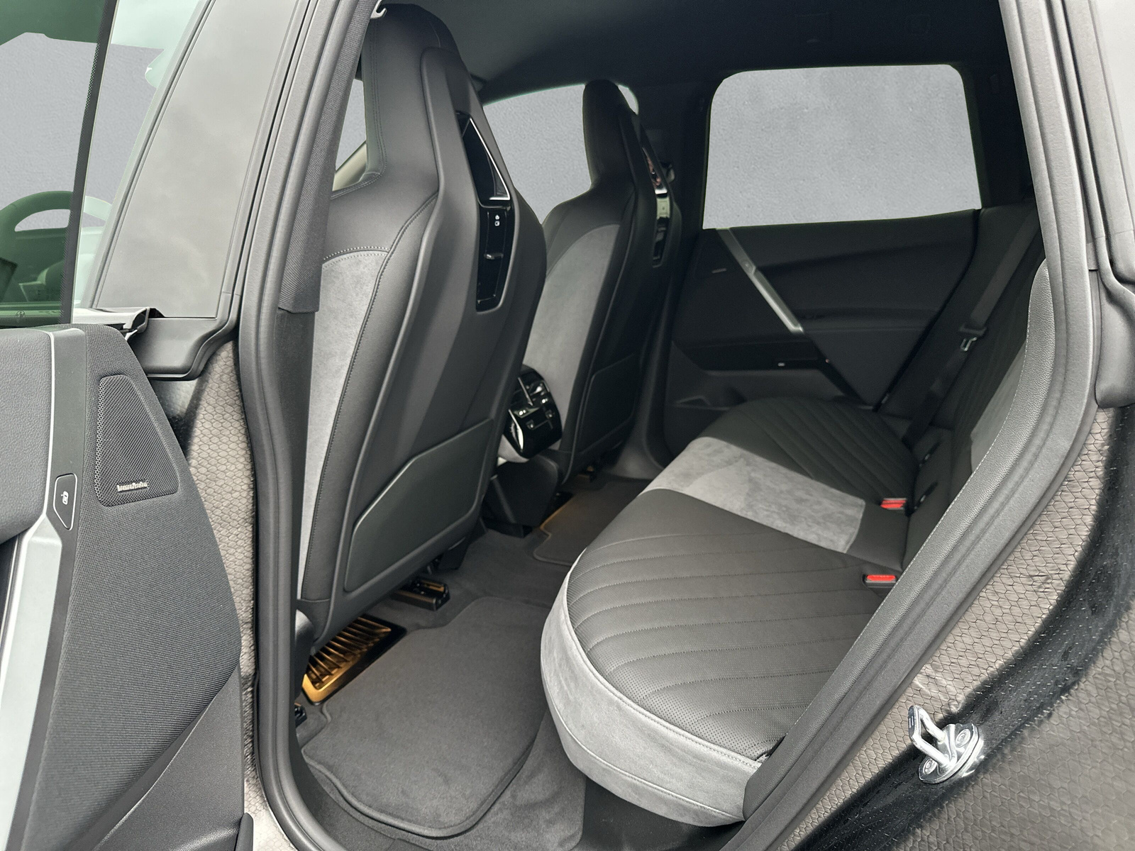 BMW iX xDrive60 M Sport Pro-image-11