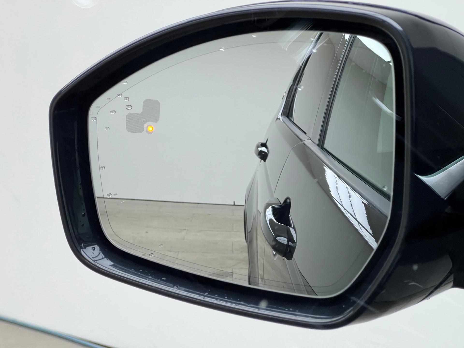 LAND ROVER Discovery Sport 2.0 SD4 200 SE-image-18