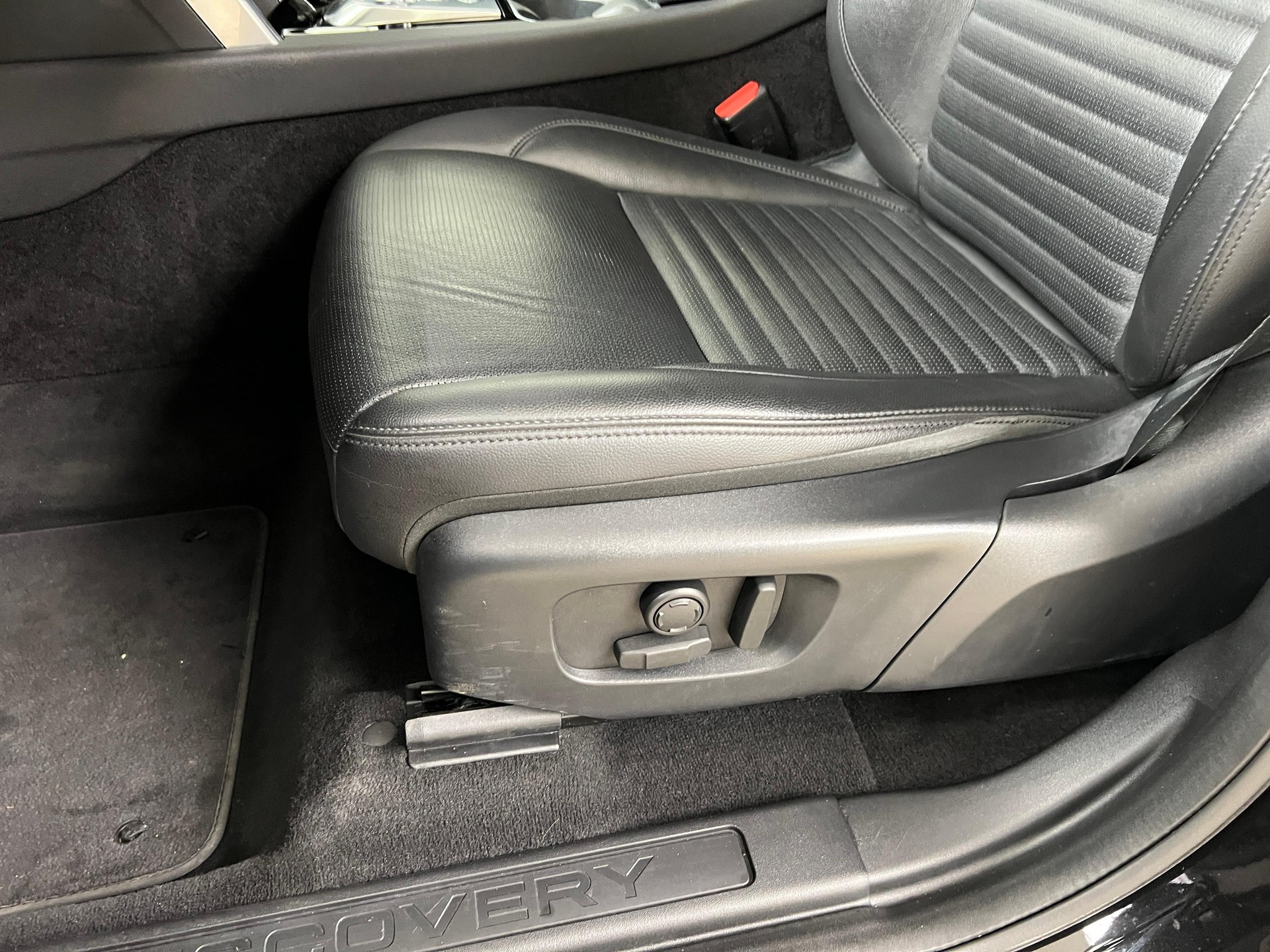 LAND ROVER Discovery Sport 2.0 SD4 200 SE-image-8