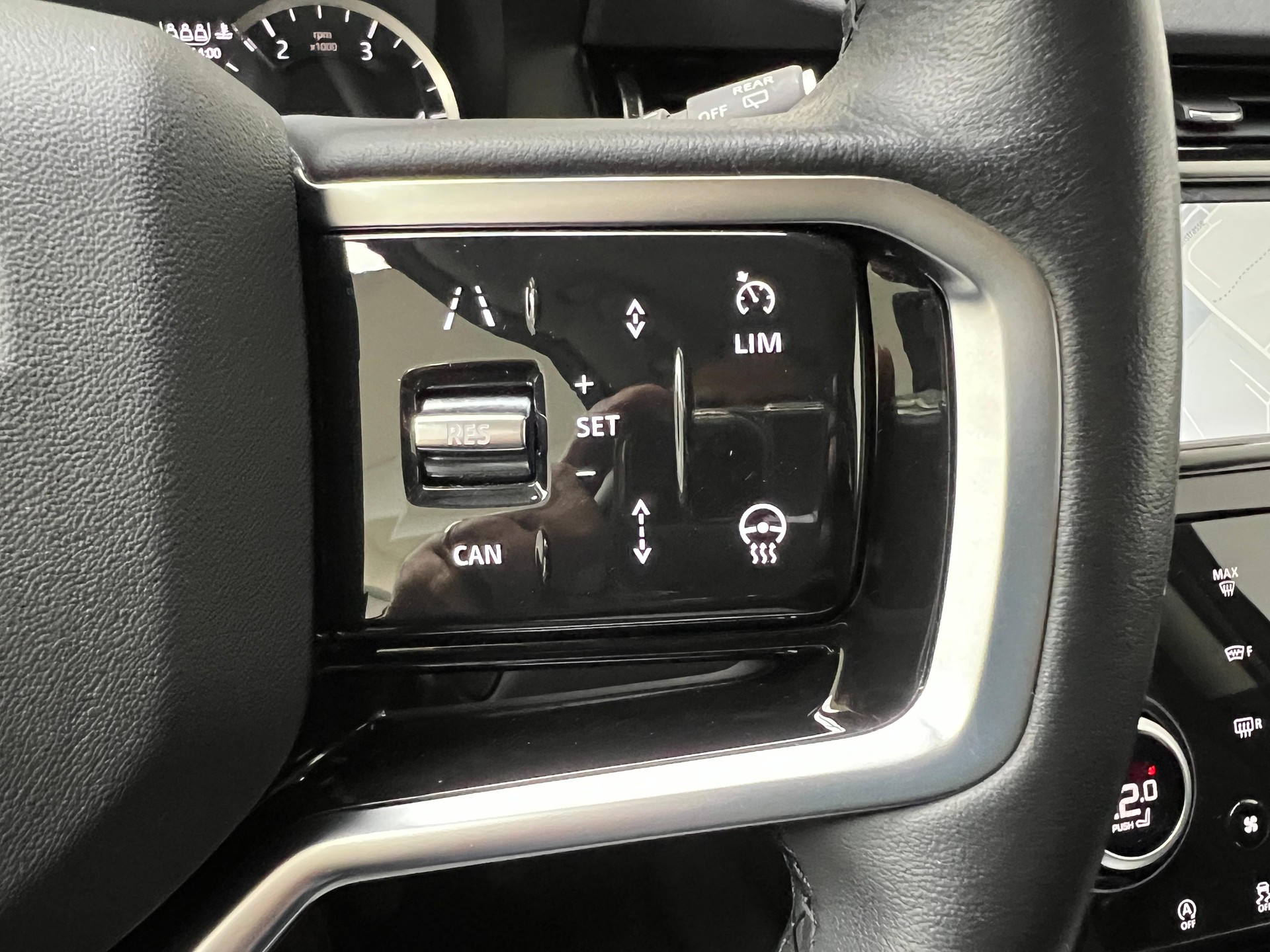 LAND ROVER Discovery Sport 2.0 SD4 200 SE-image-16