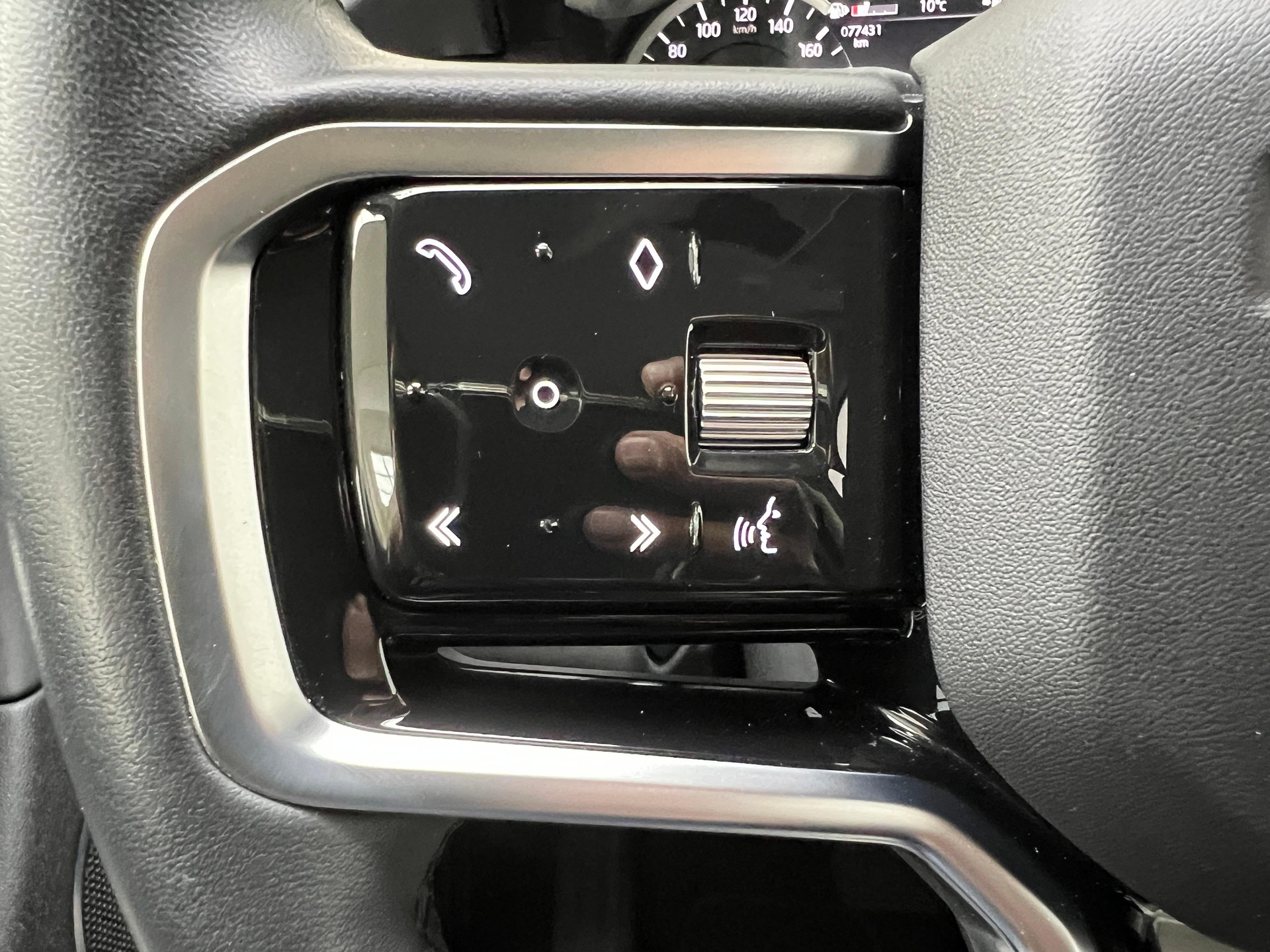 LAND ROVER Discovery Sport 2.0 SD4 200 SE-image-15