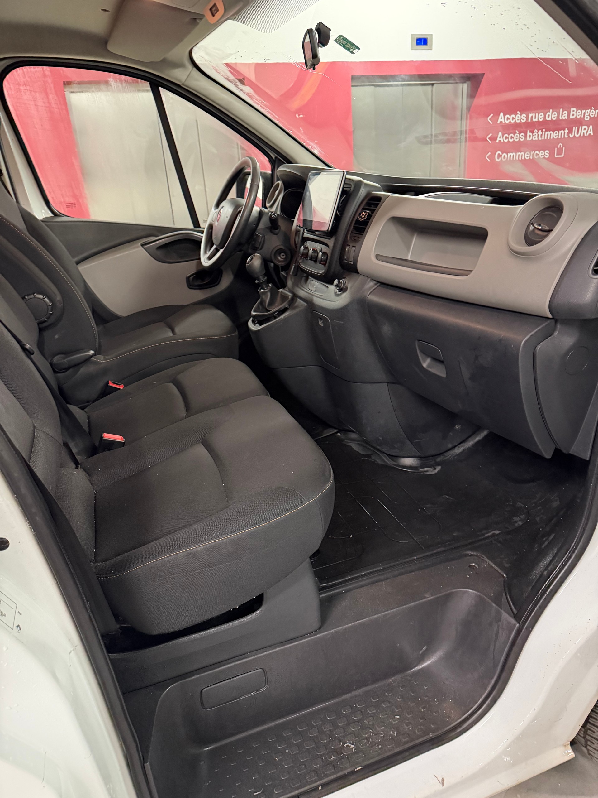 RENAULT Trafic 1.6 ENERGY dCi 95 3.0t Access L1H1-image-11
