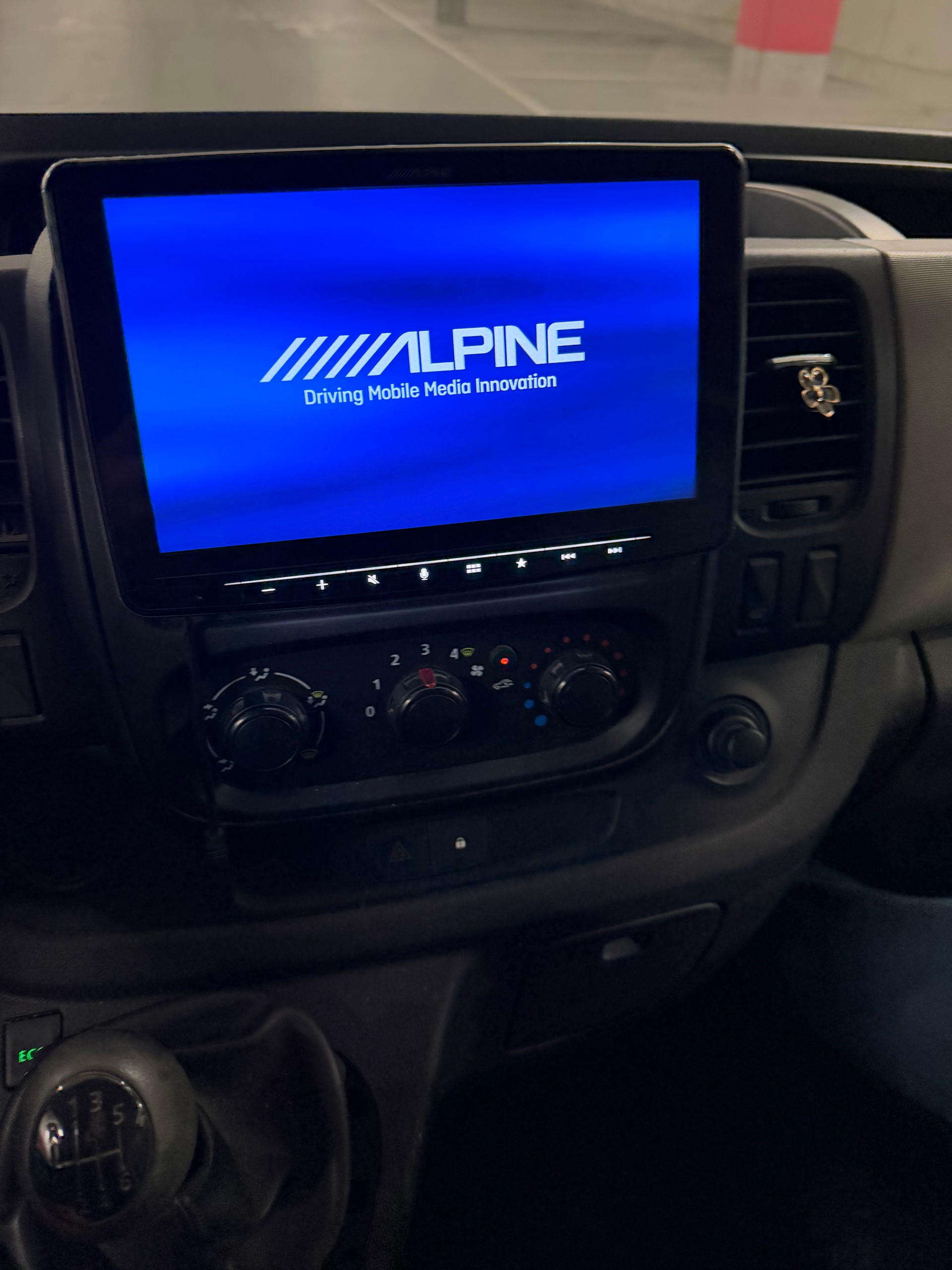 RENAULT Trafic 1.6 ENERGY dCi 95 3.0t Access L1H1-image-9