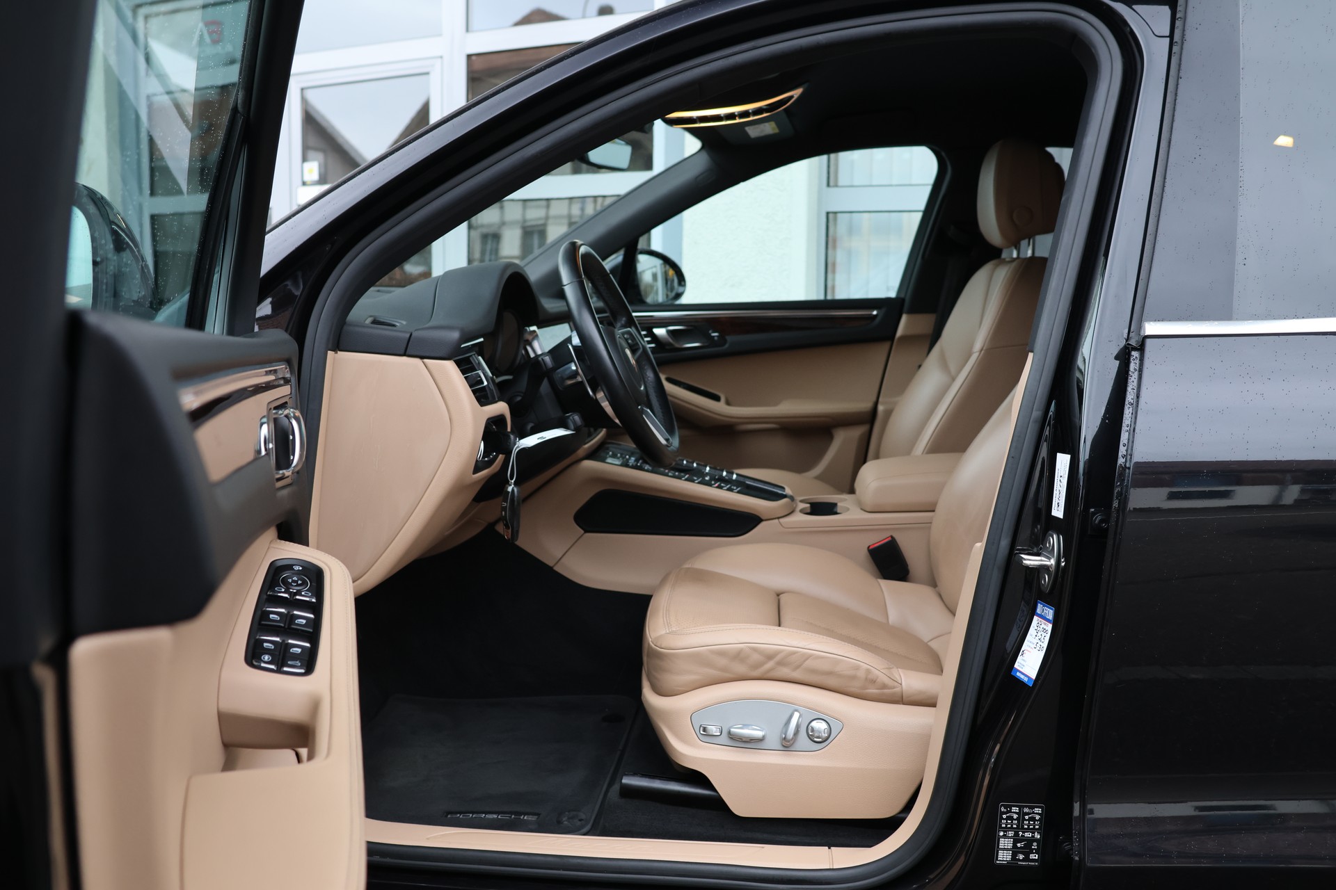 PORSCHE Macan PDK (CH)-image-8