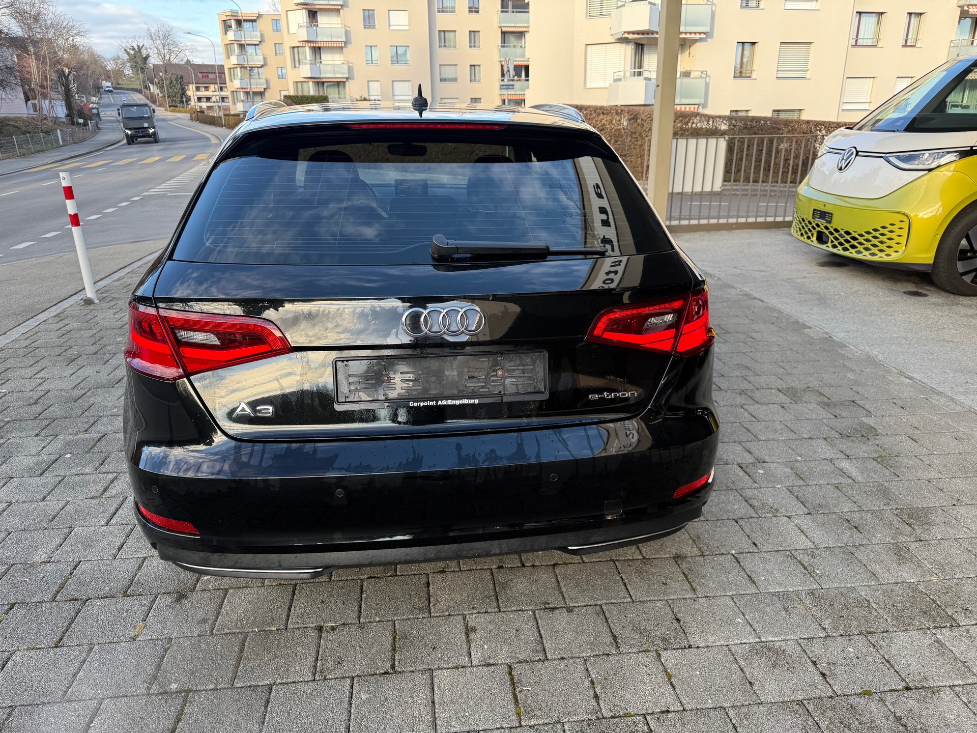 AUDI A3 Sportback 1.4 e-tron Ambition S-tronic-image-12