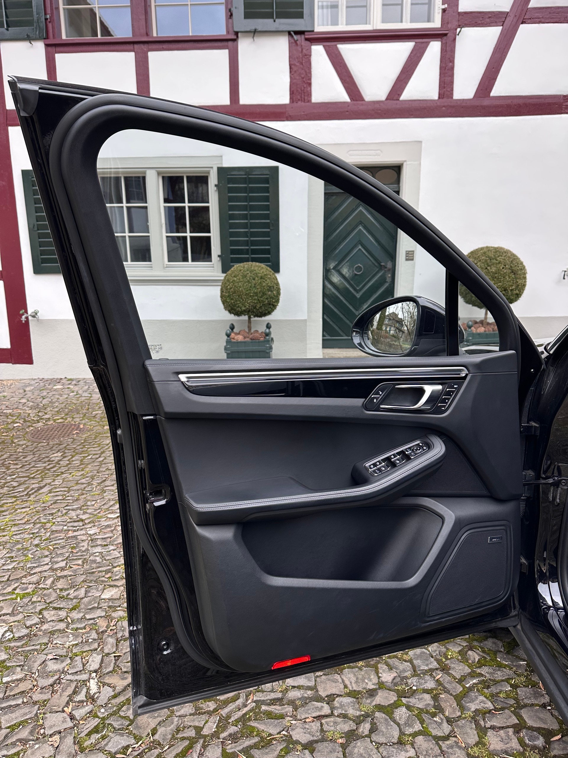 PORSCHE Macan S PDK-image-9
