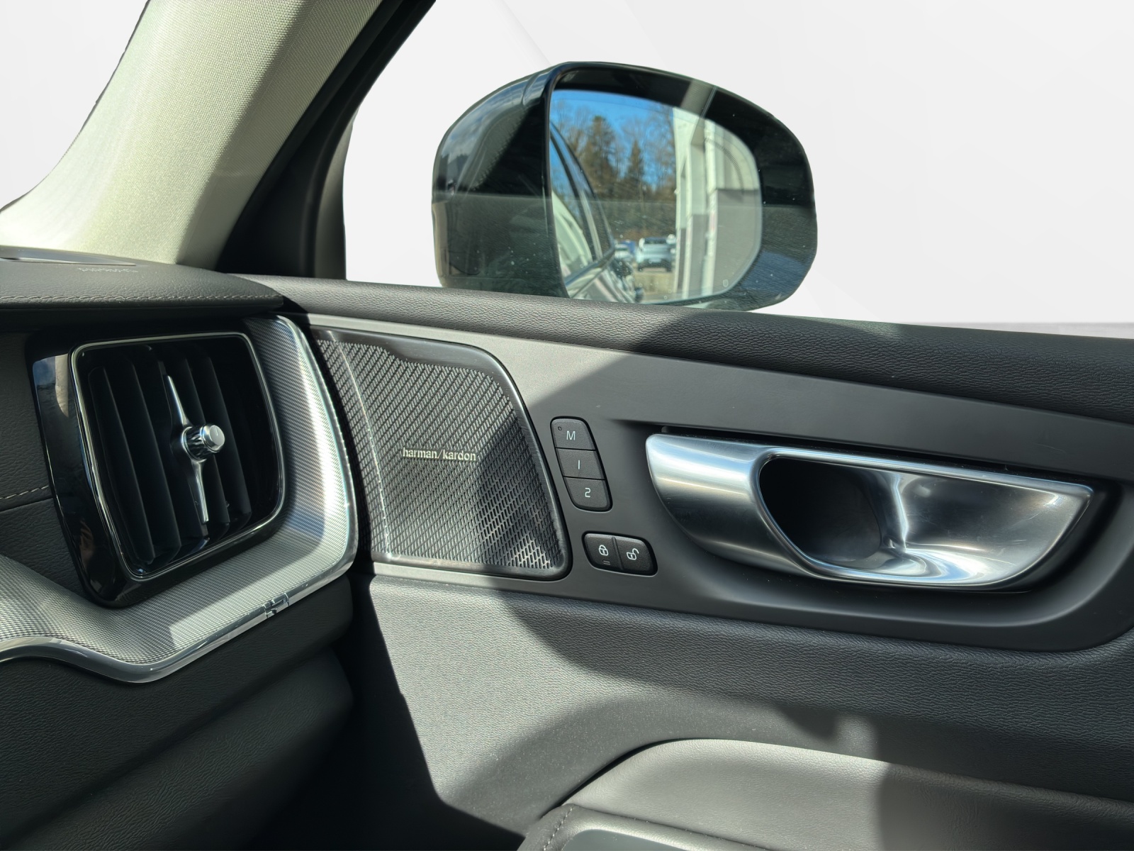 VOLVO XC60 2.0 T6 TE XCENTRIC eAWD-image-17