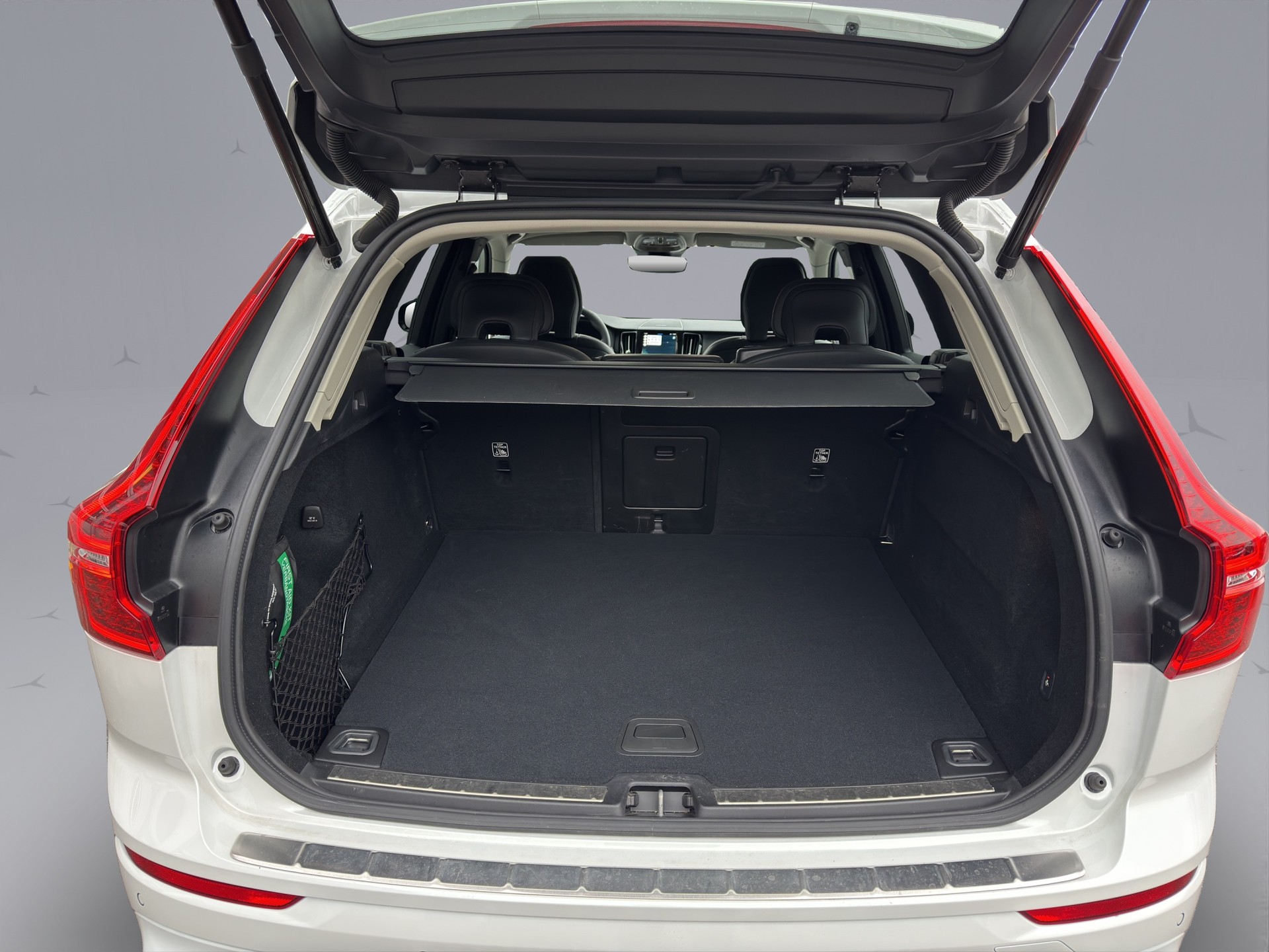 VOLVO XC60 2.0 B4 MH Ultimate Dark AWD-image-9