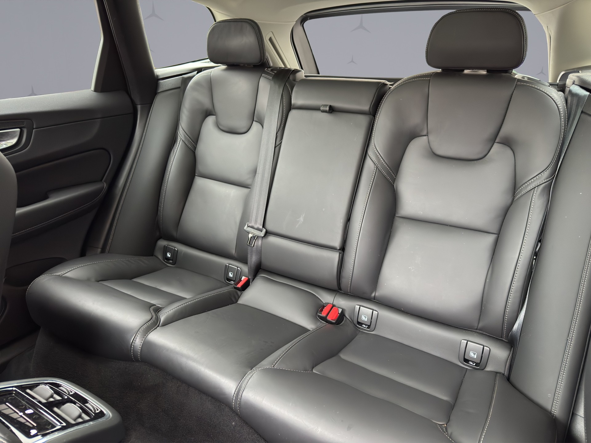 VOLVO XC60 2.0 B4 MH Ultimate Dark AWD-image-14