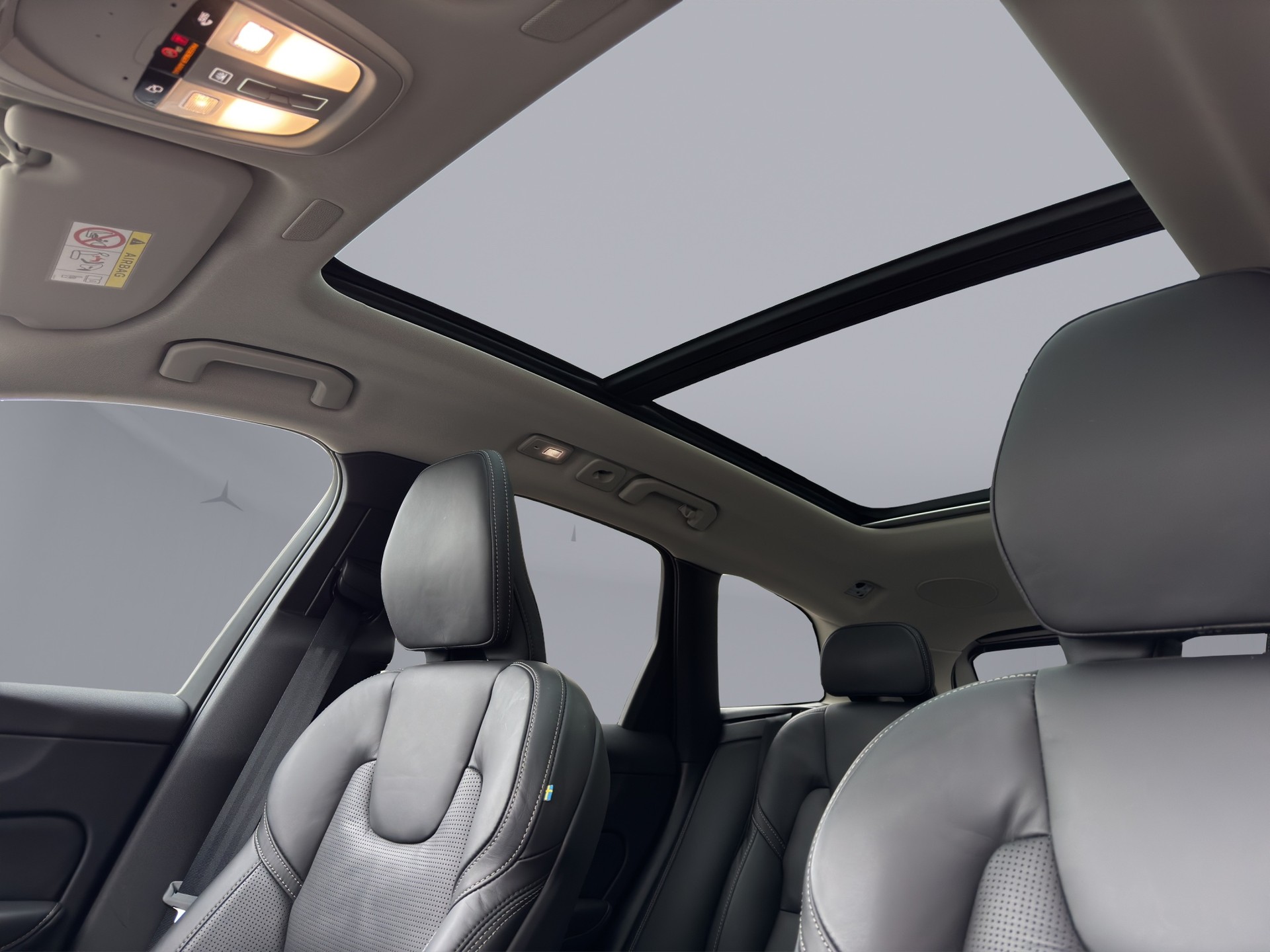 VOLVO XC60 2.0 B4 MH Ultimate Dark AWD-image-16