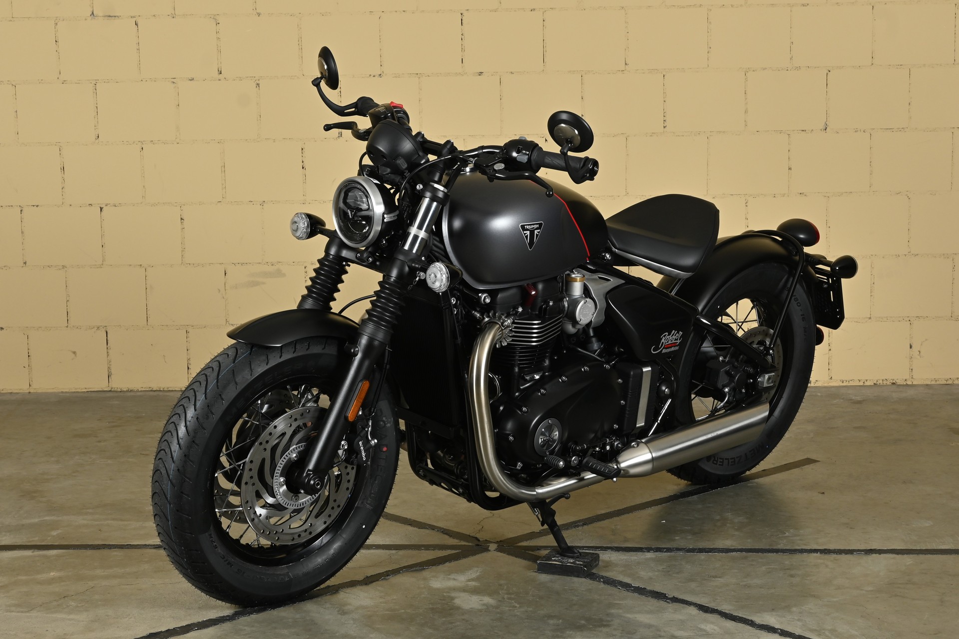 TRIUMPH Bobber 1200-showroom-element-2