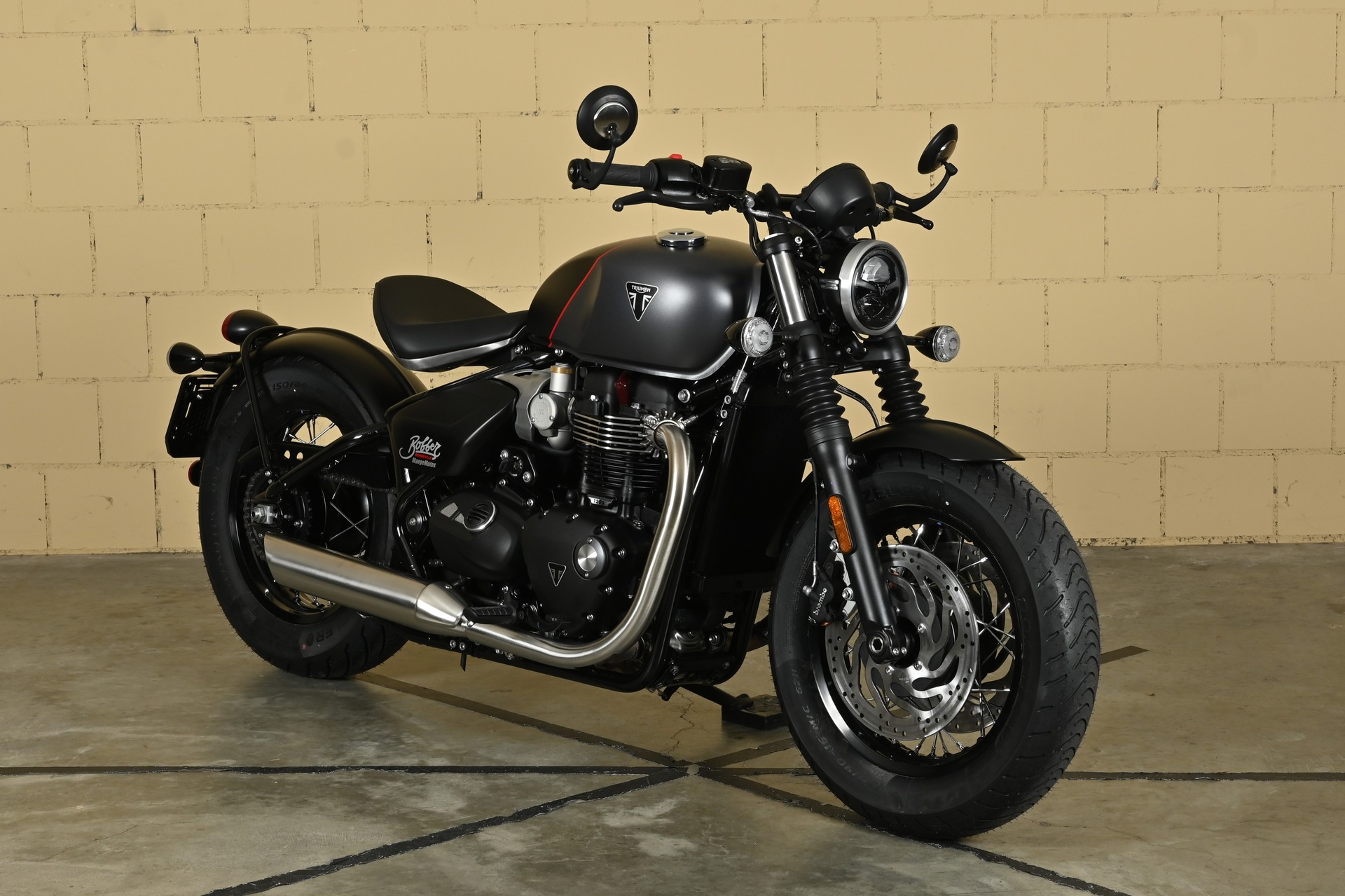 TRIUMPH Bobber 1200-showroom-element-1