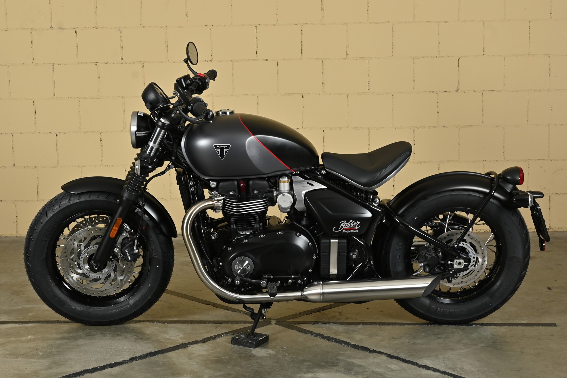 TRIUMPH Bobber 1200-showroom-element-3