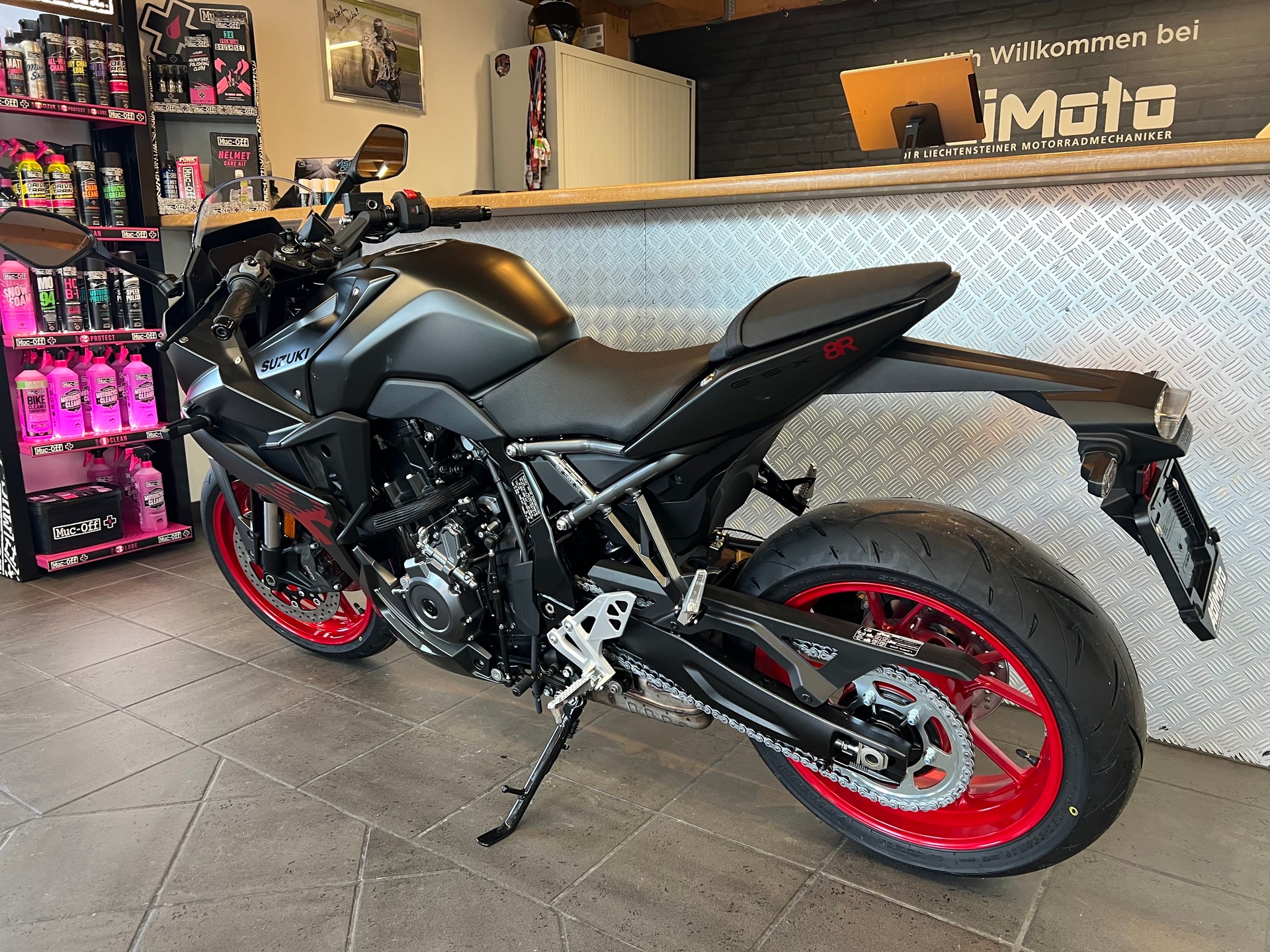SUZUKI GSX-8R-image-4