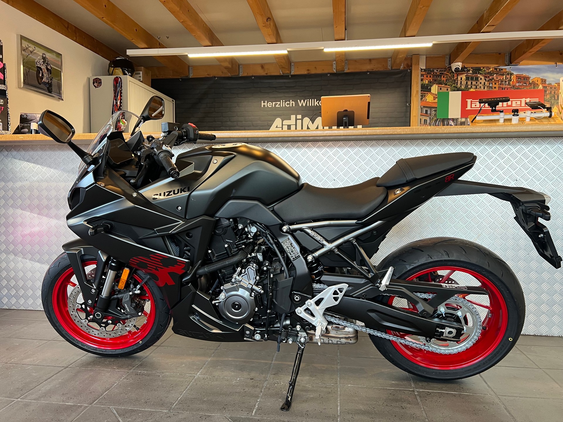 SUZUKI GSX-8R-image-3