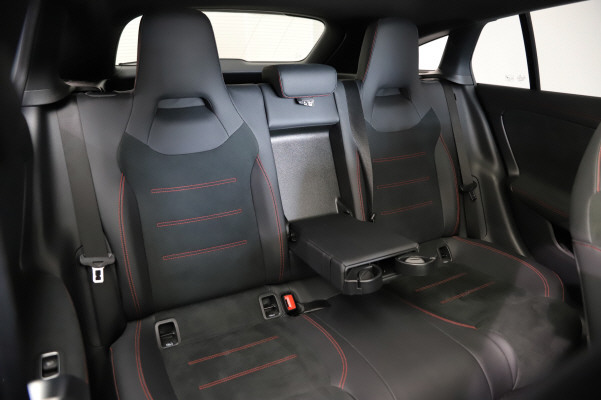 MERCEDES-BENZ CLA SB 250 e AMG Line-image-10