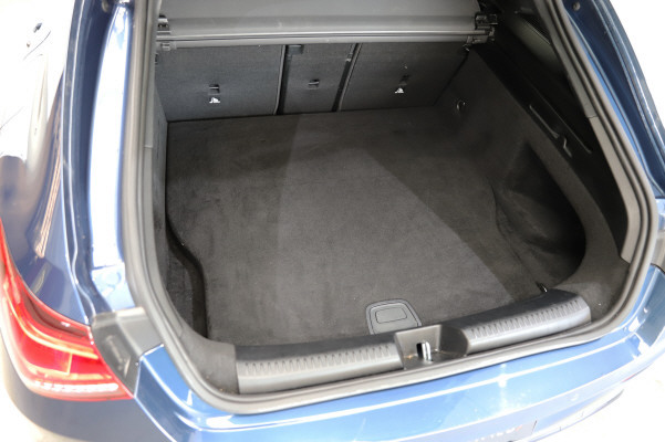 MERCEDES-BENZ CLA SB 250 e AMG Line-image-11
