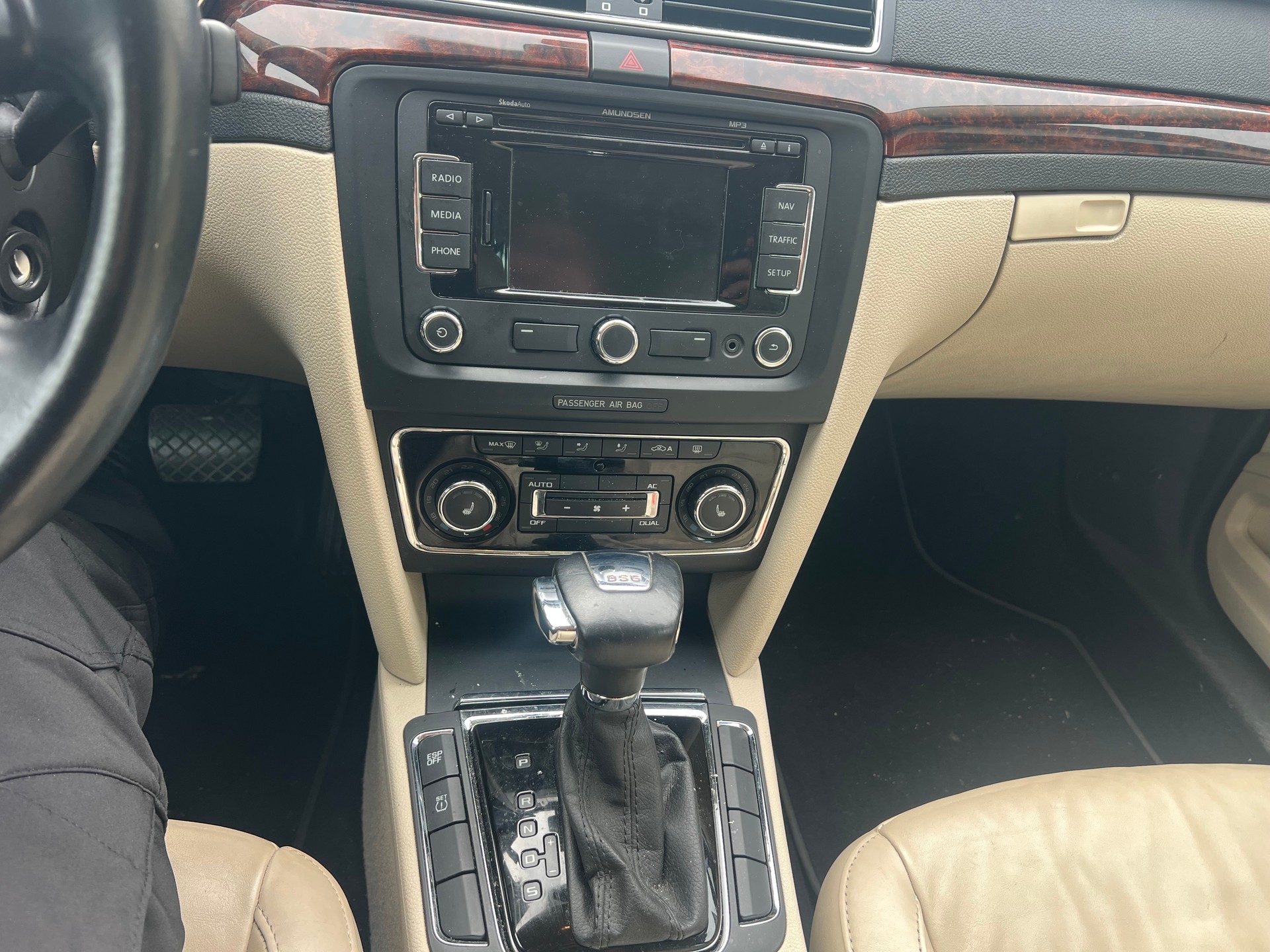 SKODA Superb 1.8 TSI Comfort DSG-image-11