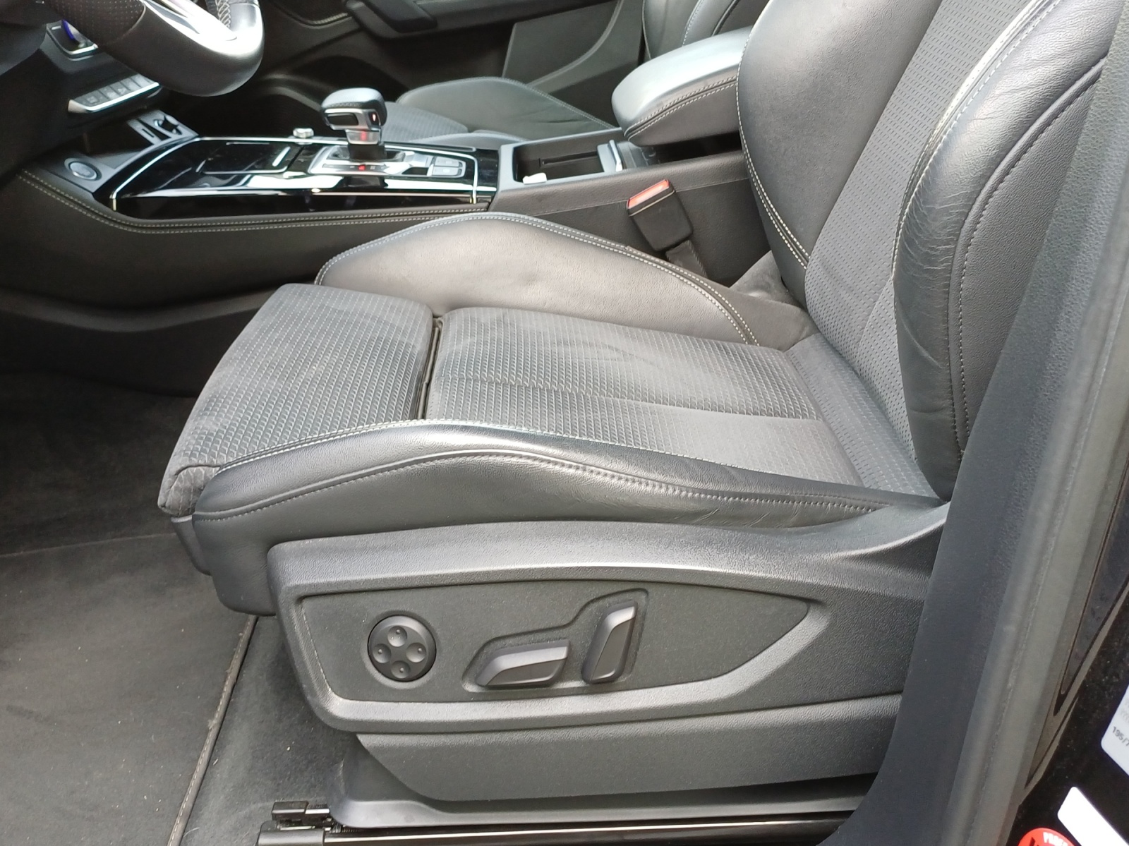 AUDI Q5 Sportback 45 TFSI S line quattro S-tronic-image-15