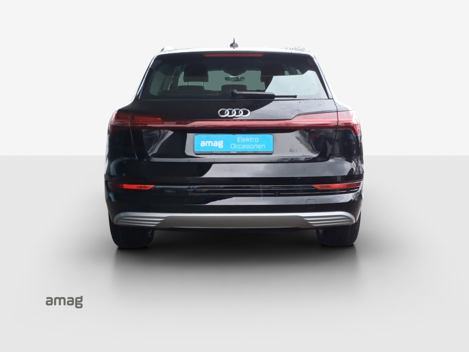 AUDI e-tron 55 Advanced quattro-image-4