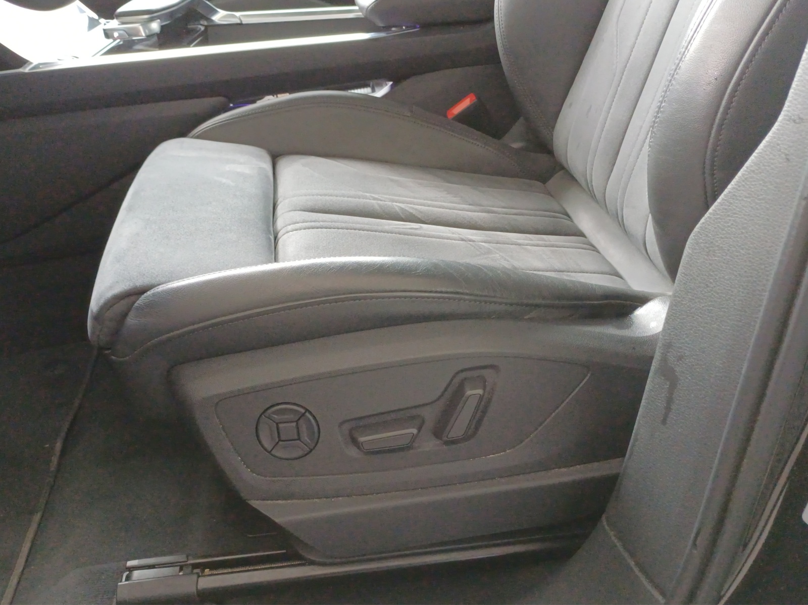 AUDI e-tron 55 Advanced quattro-image-15