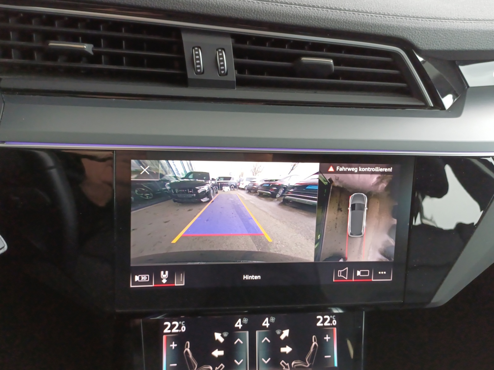 AUDI e-tron 55 Advanced quattro-image-16