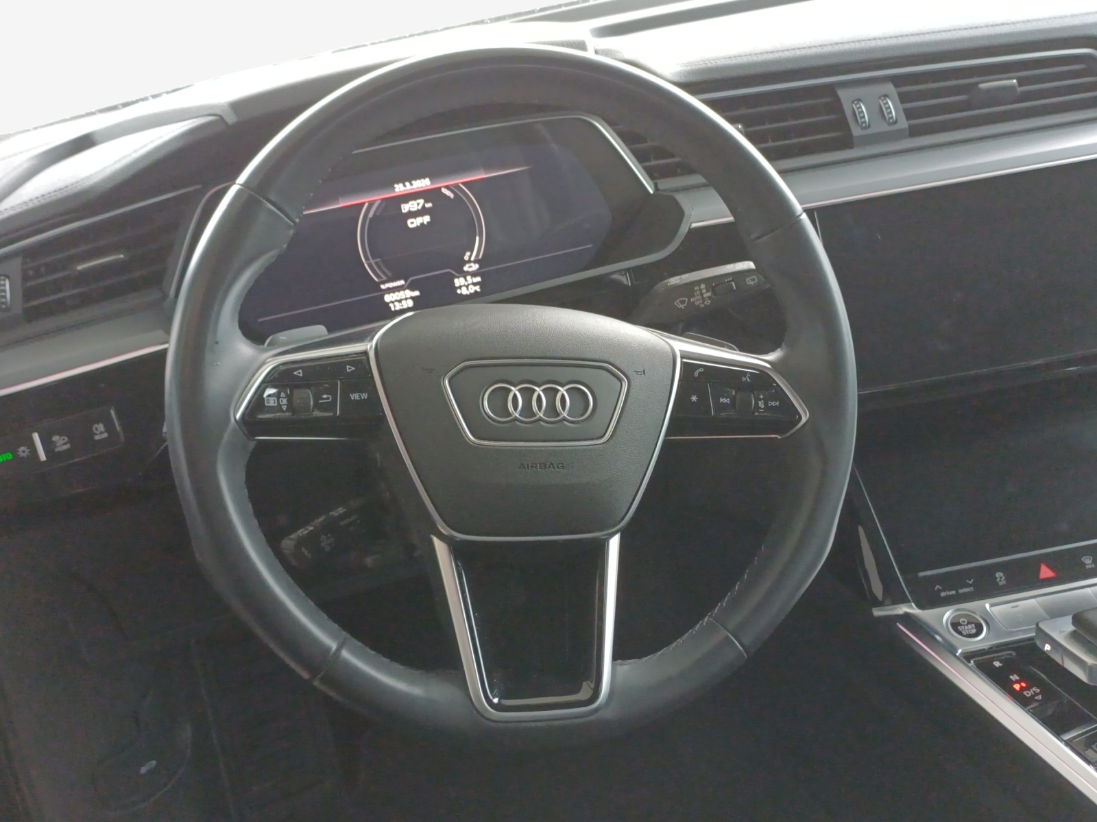 AUDI e-tron 55 Advanced quattro-image-10