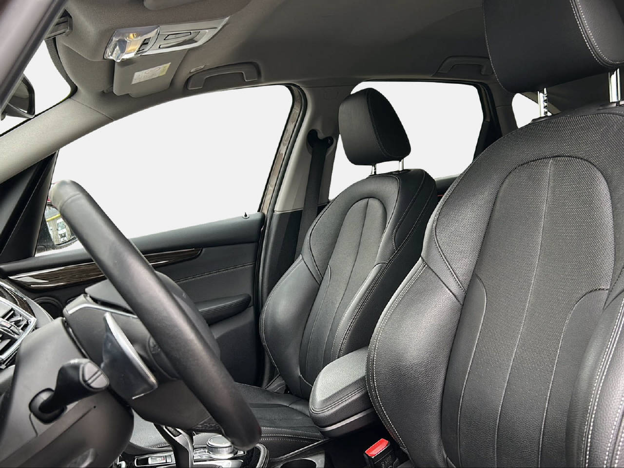 BMW 220d xDrive SAG Active Tourer-image-11