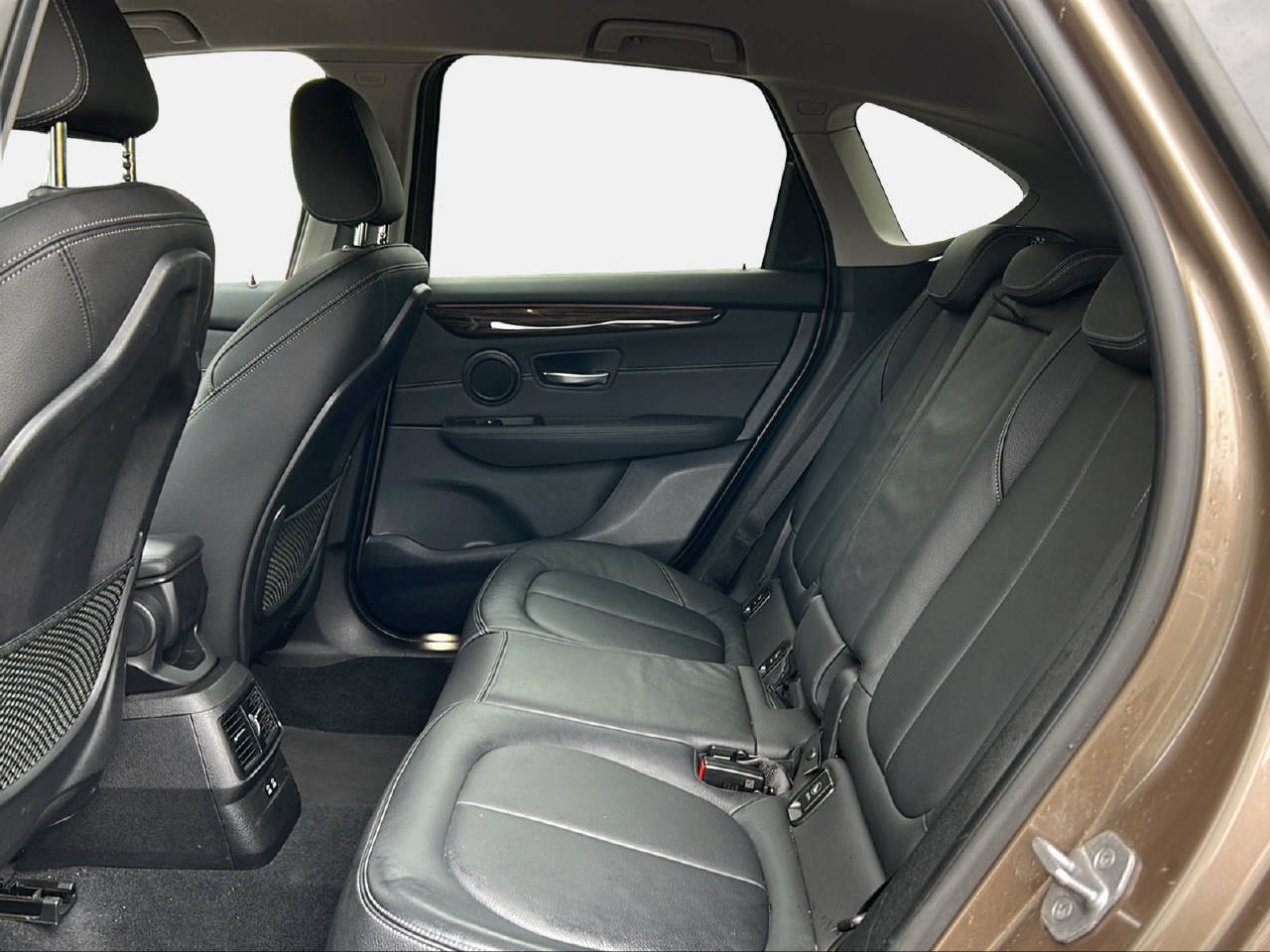 BMW 220d xDrive SAG Active Tourer-image-5
