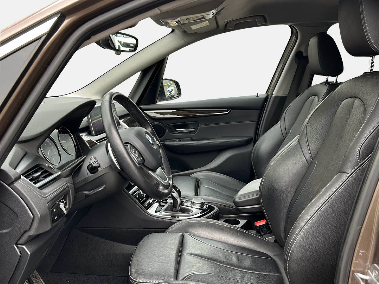 BMW 220d xDrive SAG Active Tourer-image-10