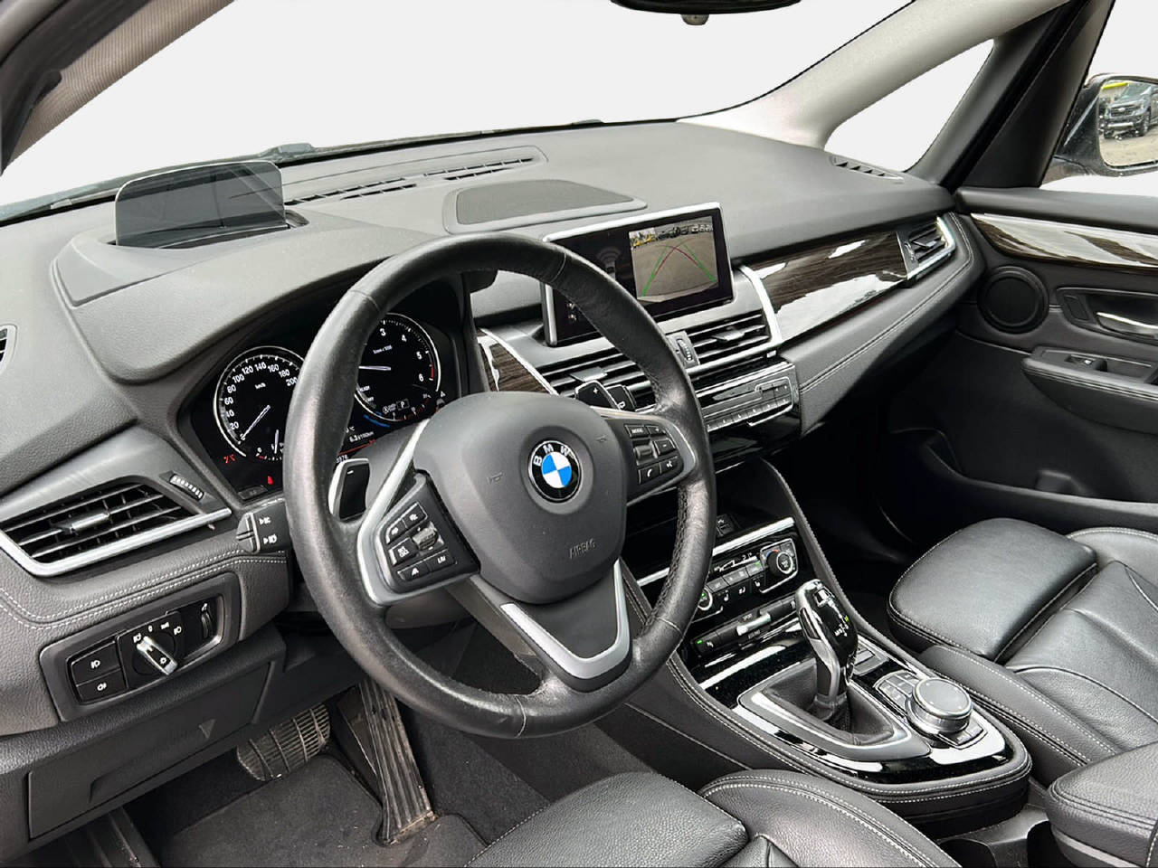 BMW 220d xDrive SAG Active Tourer-image-12
