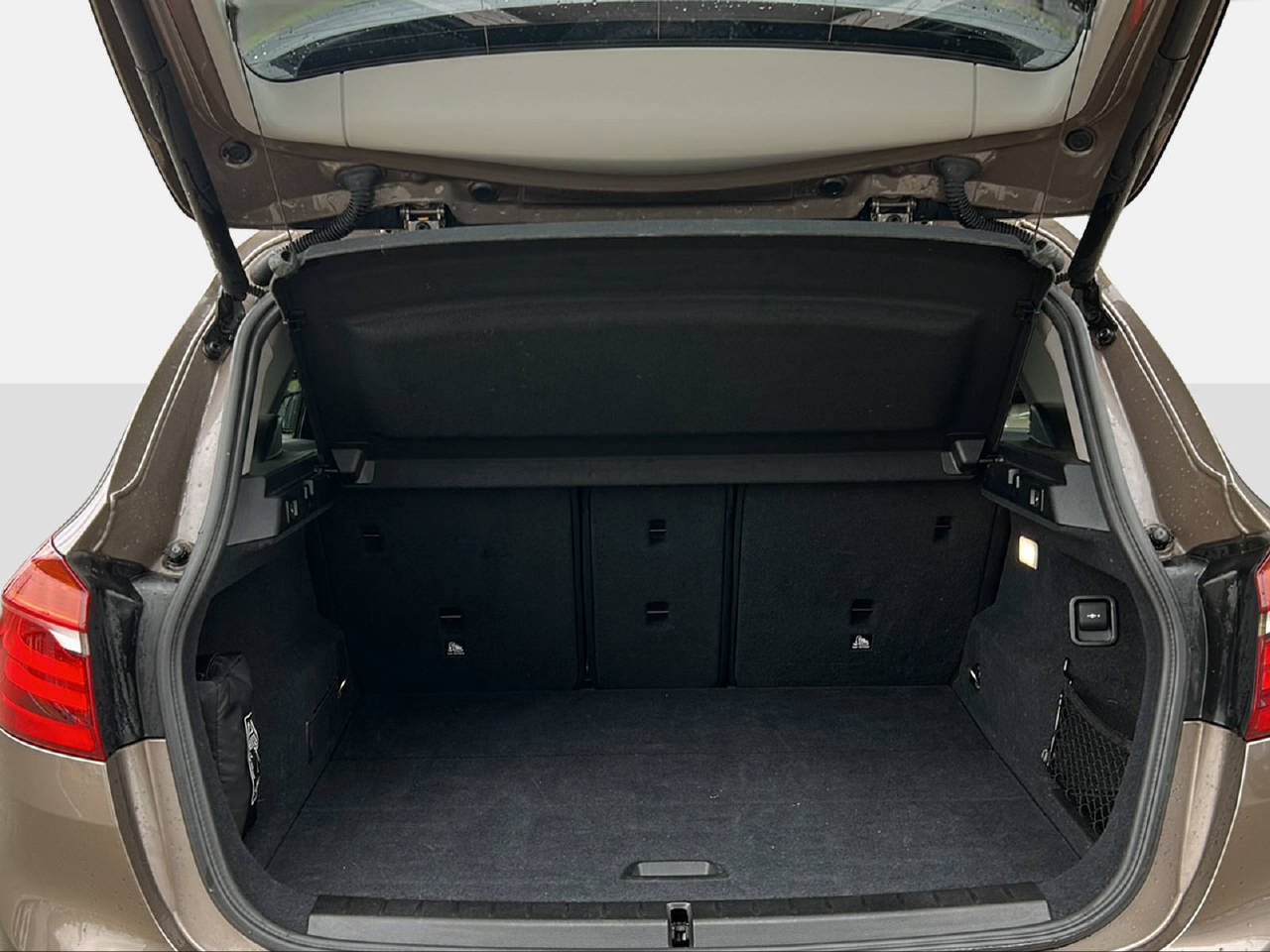 BMW 220d xDrive SAG Active Tourer-image-13