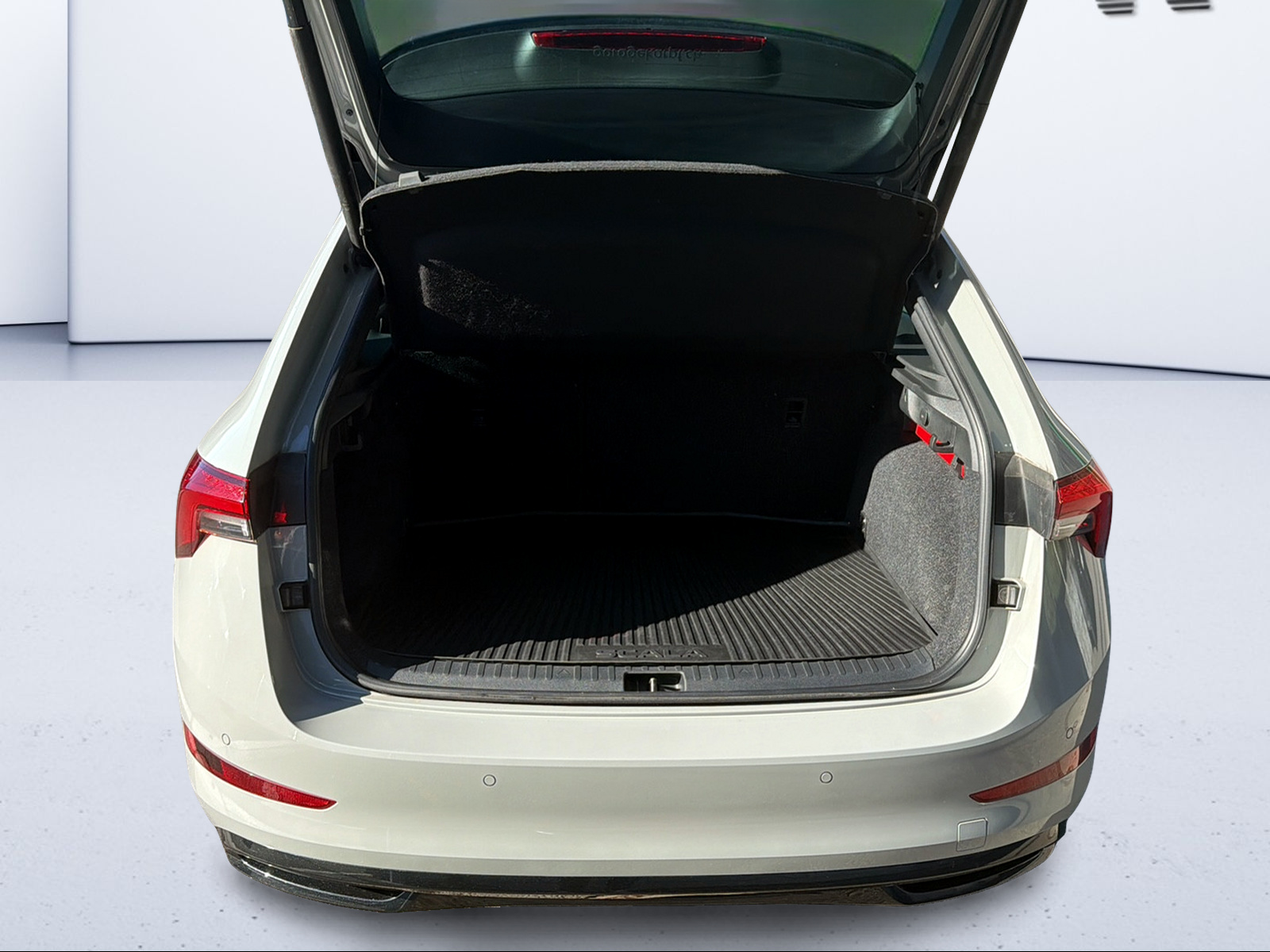 SKODA Scala 1.0 TSI Monte Carlo DSG-image-8