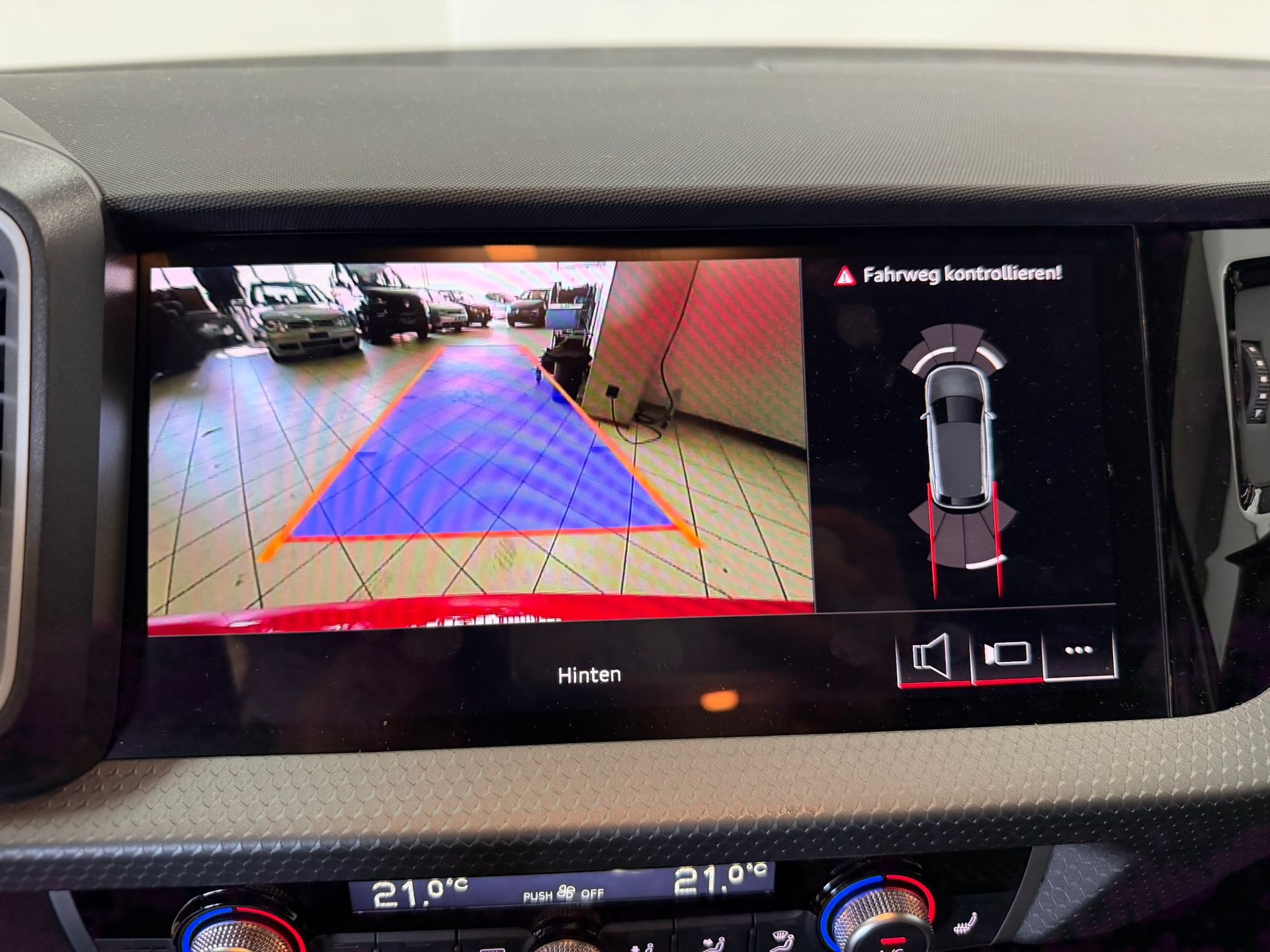 AUDI A1 Sportback 35 TFSI S Line S-tronic-image-12