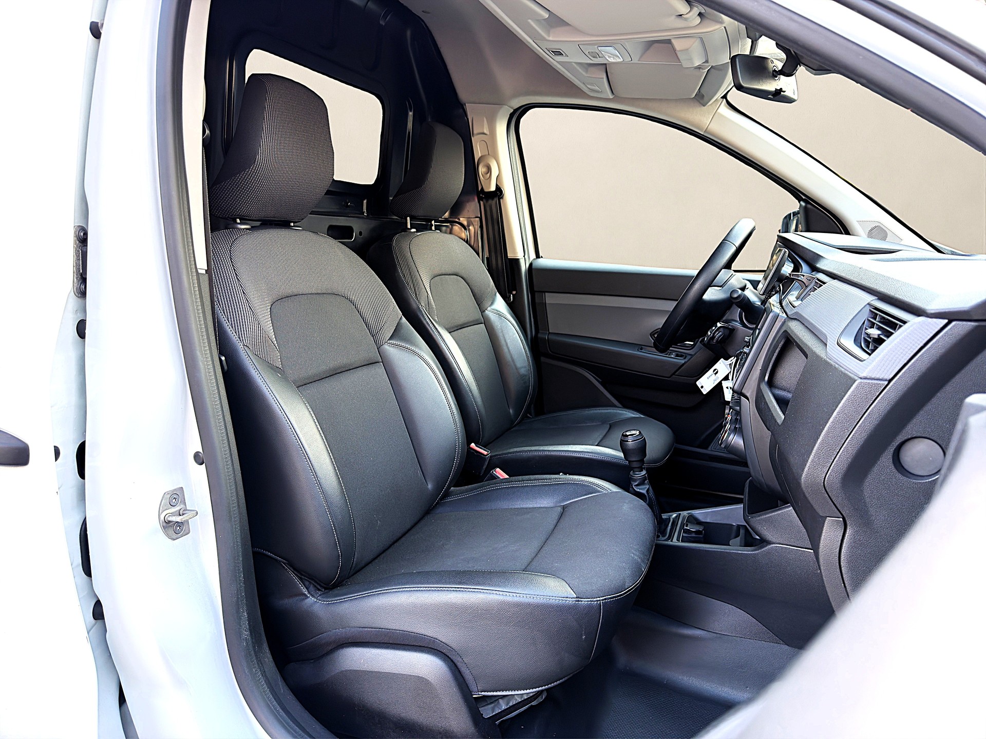 RENAULT Express 1.5 Blue dCi 95 Advance-image-9