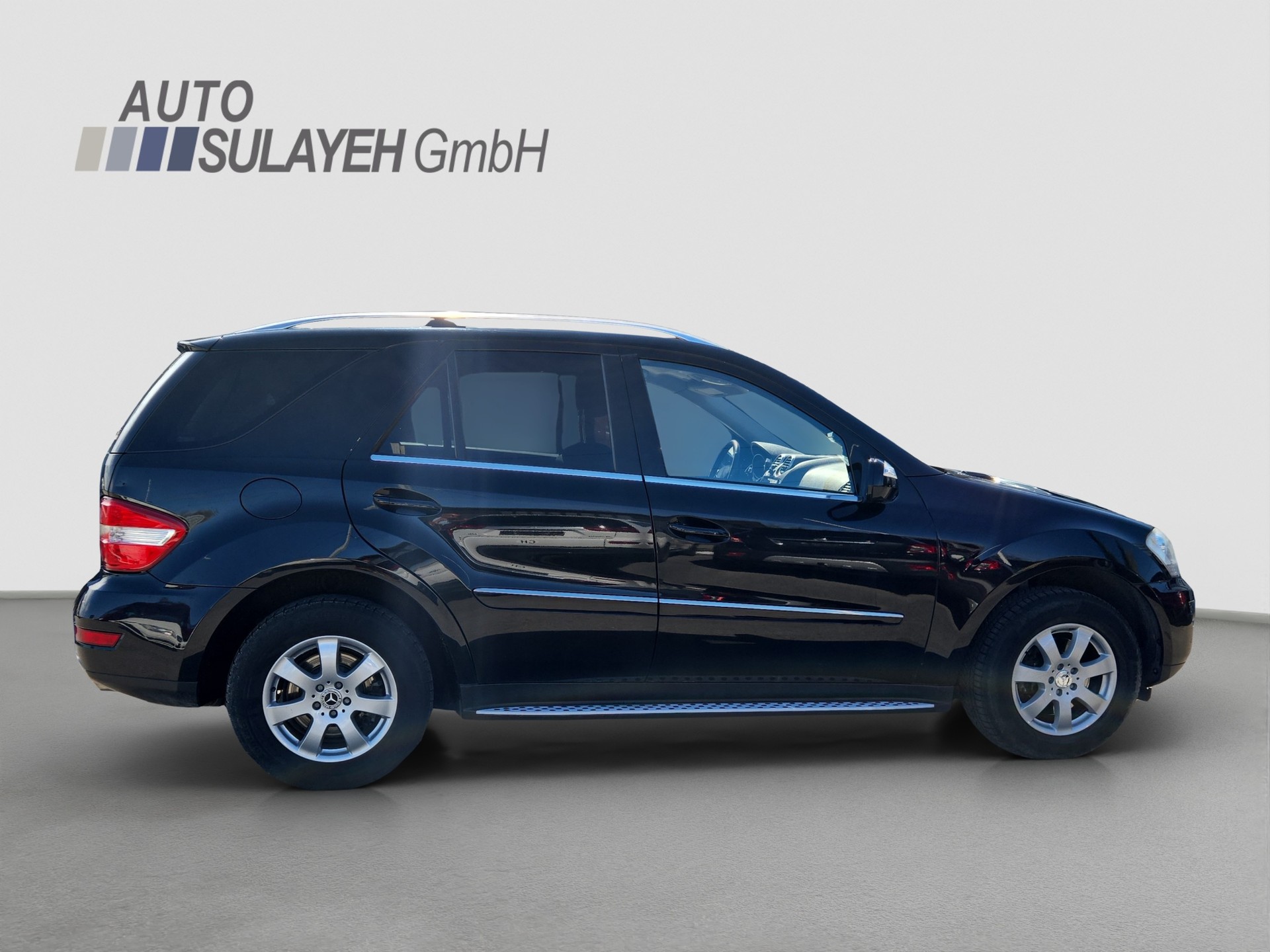 MERCEDES-BENZ ML 300 CDI Blue Eff. My Star 4Matic 7G-Tronic-showroom-element-2