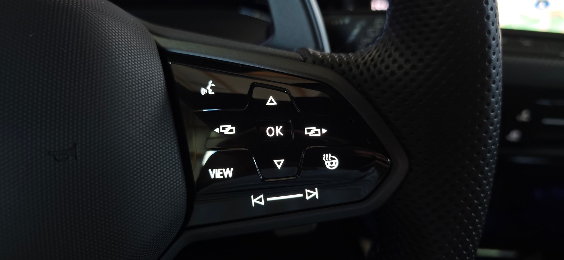 VW Golf Variant 2.0 TSI R DSG 4Motion *ACC*LaneAssist*Lenkrad- und Sitzheizung*Ambientebeleuchtung*Carplay/AndroidAuto*-image-12