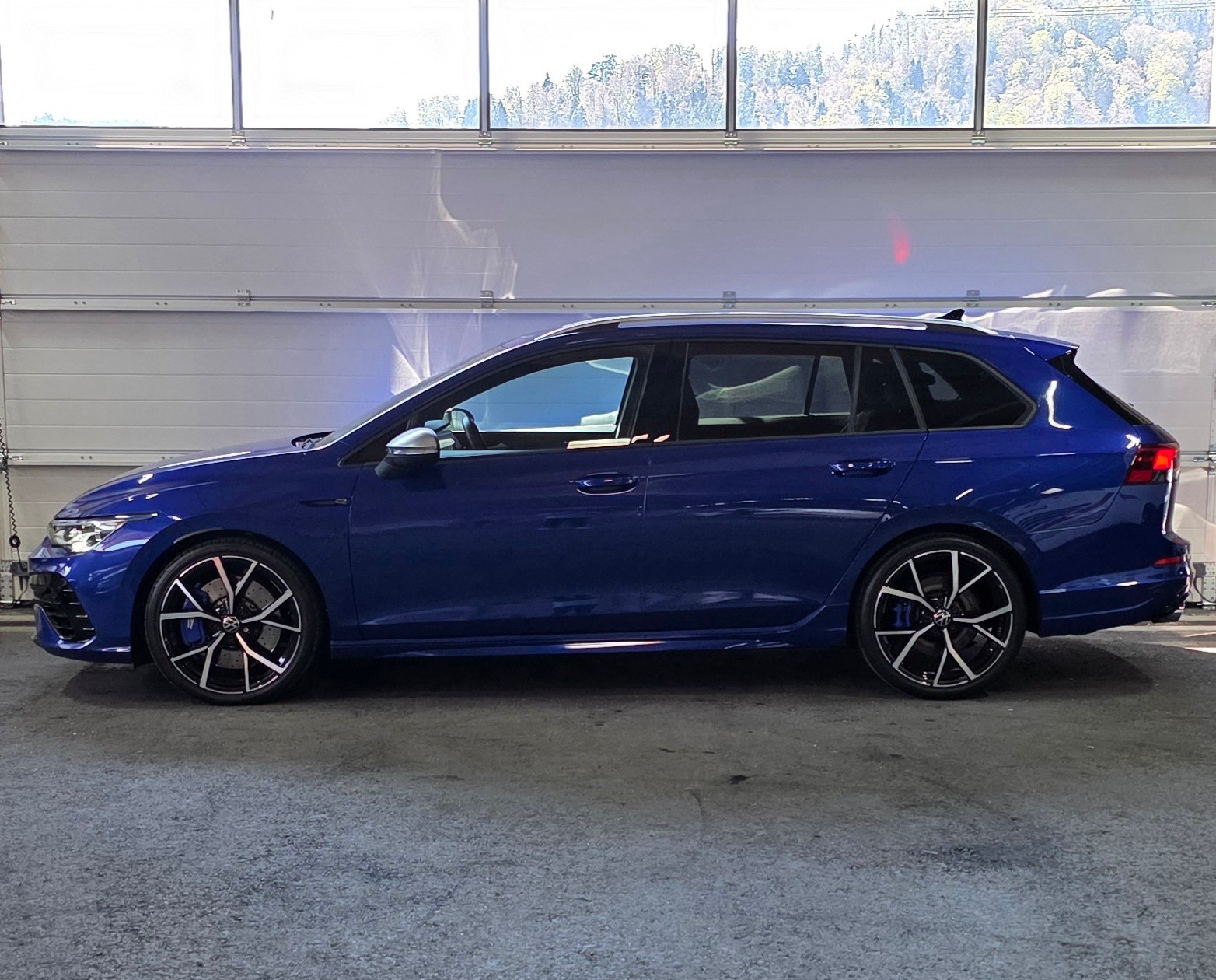 VW Golf Variant 2.0 TSI R DSG 4Motion *ACC*LaneAssist*Lenkrad- und Sitzheizung*Ambientebeleuchtung*Carplay/AndroidAuto*-image-1