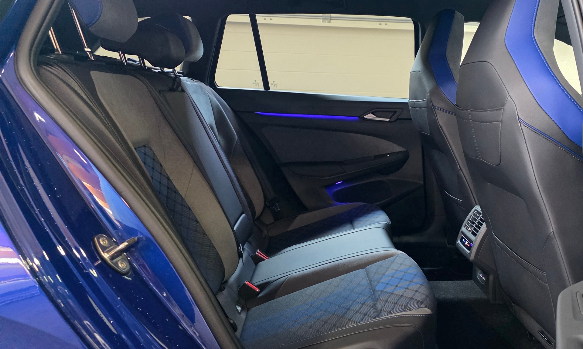 VW Golf Variant 2.0 TSI R DSG 4Motion *ACC*LaneAssist*Lenkrad- und Sitzheizung*Ambientebeleuchtung*Carplay/AndroidAuto*-image-25